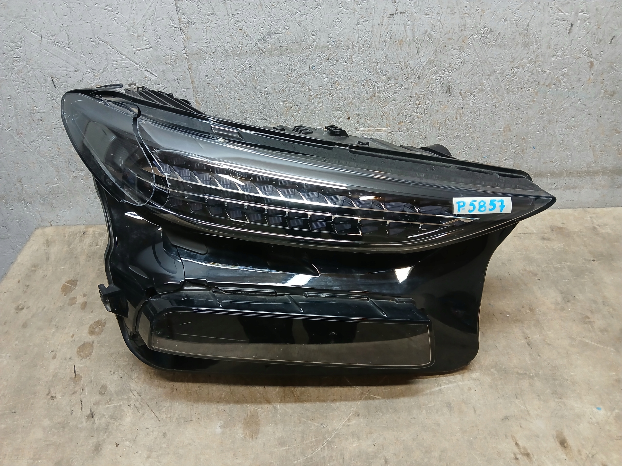 light front right AUDI Q6 E-TRON E TRON FULL LED 85H941040M