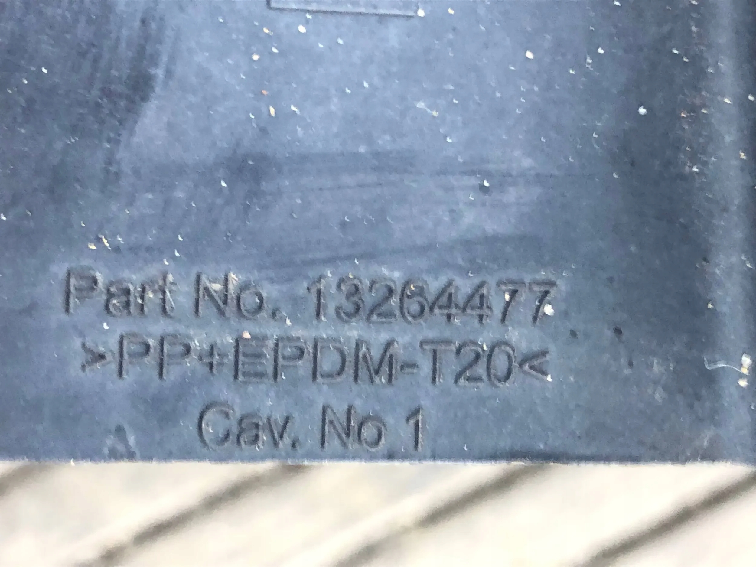 kryt držák stěny OPEL ASTRA J 13354566