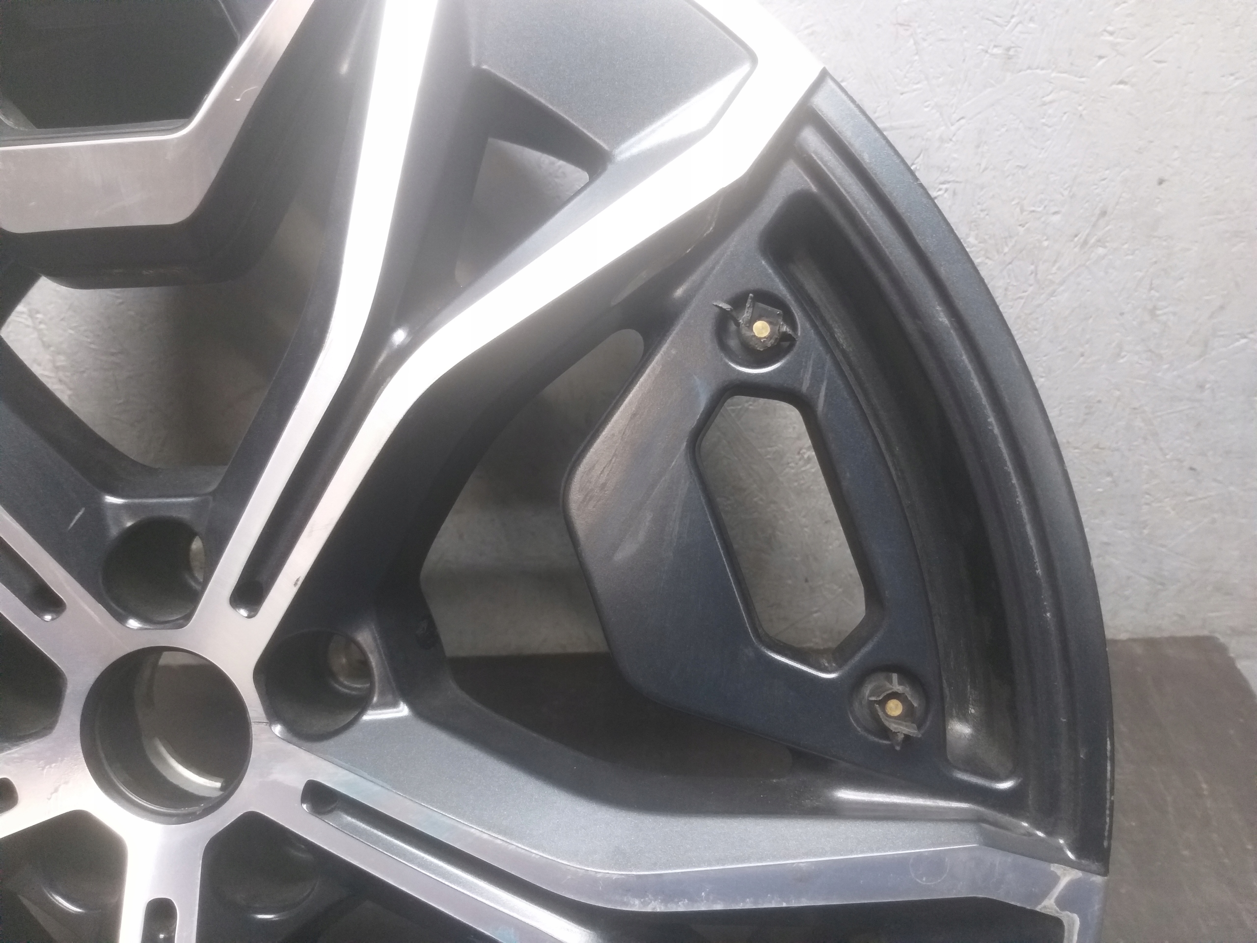 disk hliníkový BMW 9,5J 22" ET37 5X112