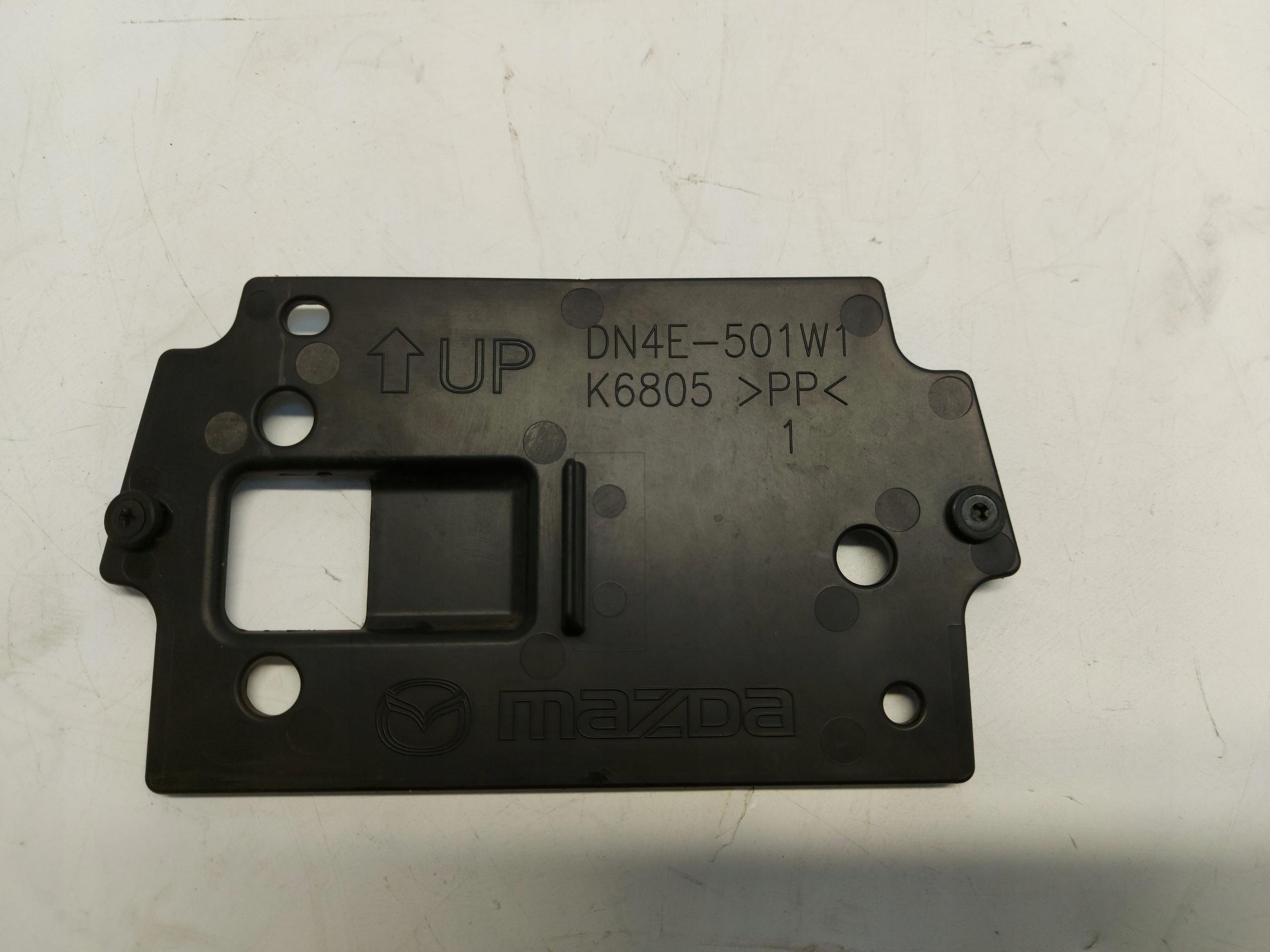 Mazda MX-30 EL Blende Abdeckung Halter radaru vorne dn4e-51w1