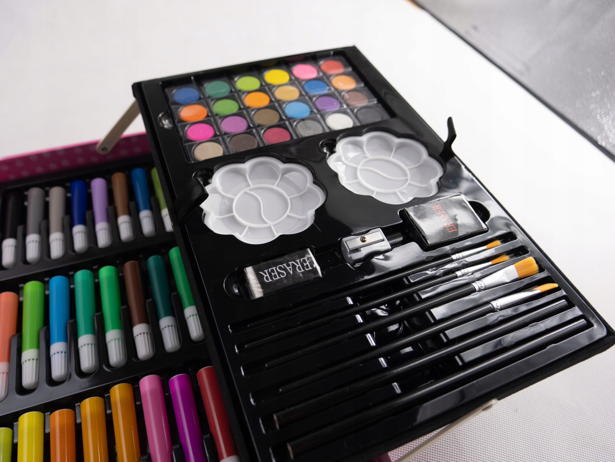 Zastaw ARTYSTYCZNY do MALOWANIA RYSOWANIA DLA DZIECI DZIEWCZYNEK 145 Ee Stan opakowania oryginalne