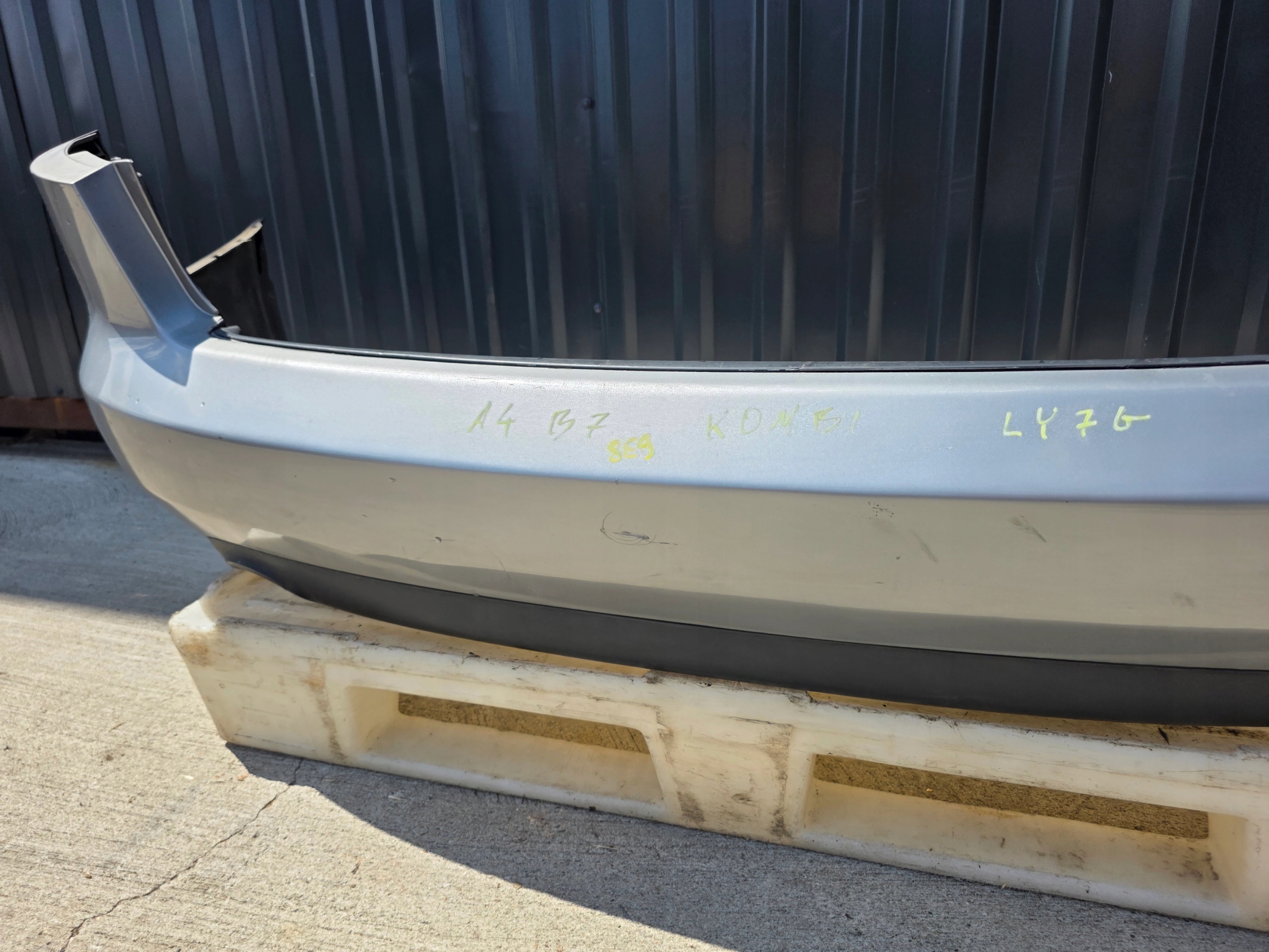 bumper rear part AUDI A4 B7 LY7G without PDC AVANT KOMBI original !!!