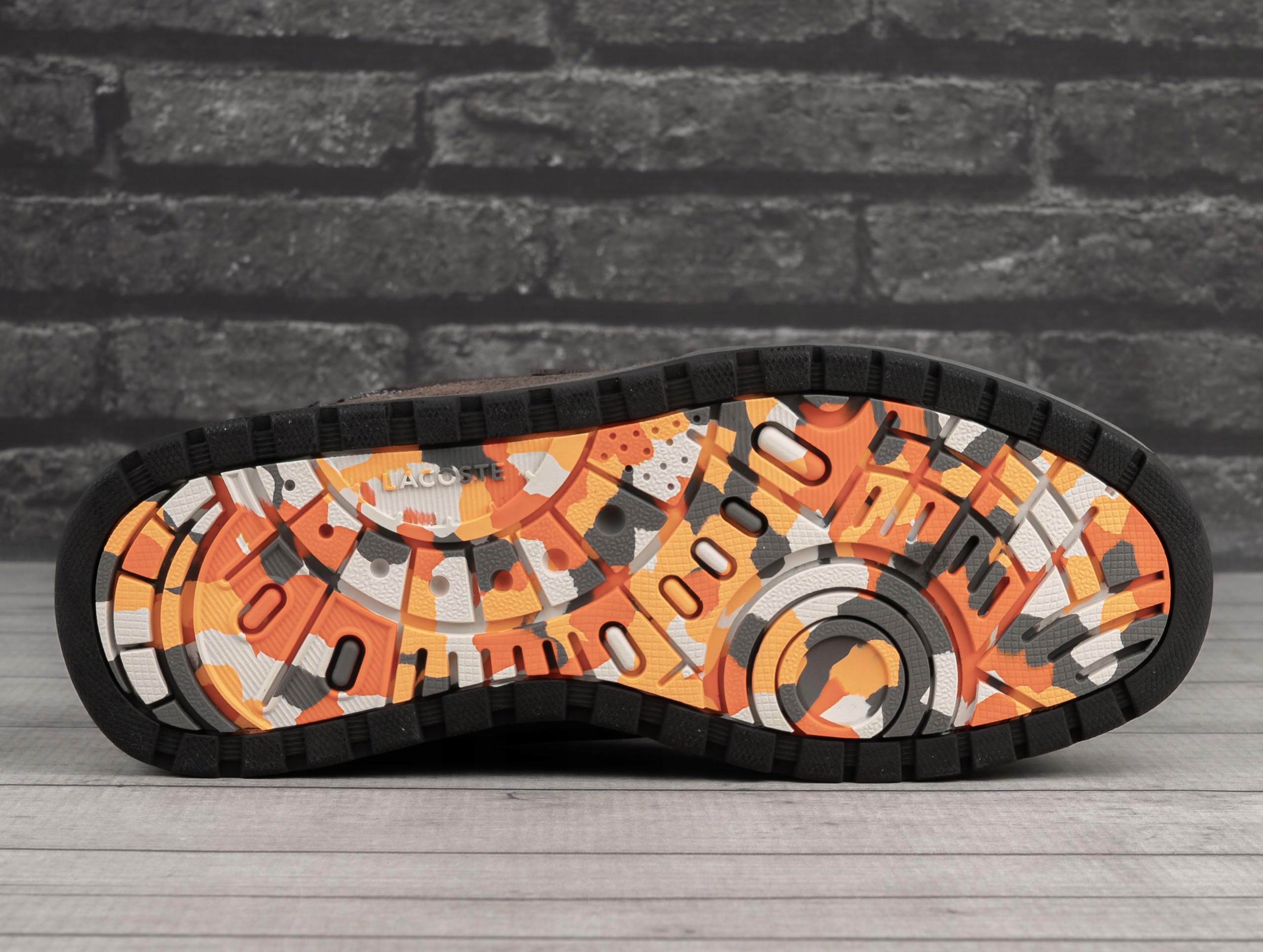 Buty męskie Lacoste T-CLIP WNTR SKÓRA 748SMA00377B8 Model TRAMPKI