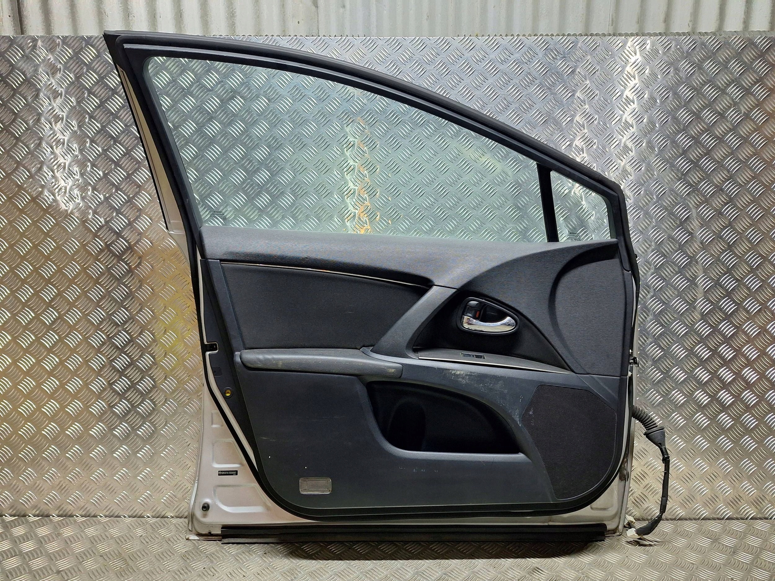 door left front TOYOTA AVENSIS T27 09-18 complete