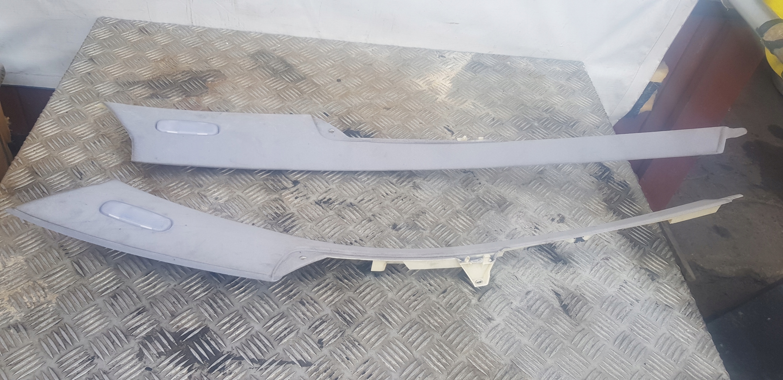 W203 cover SLUPKA rear part left right 2036902625
