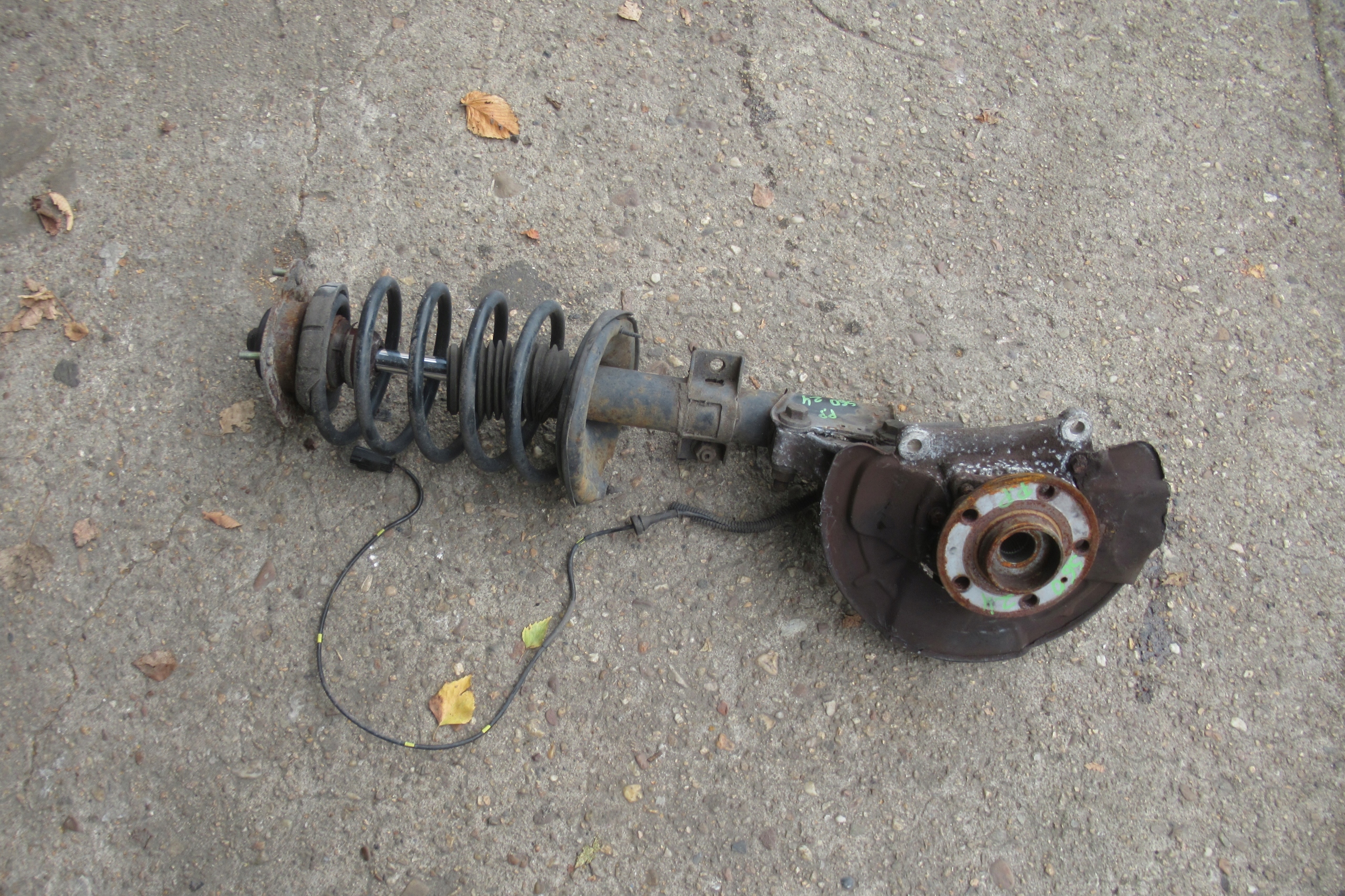 VOLVO S60 2.4 B McPherson right front 30683344