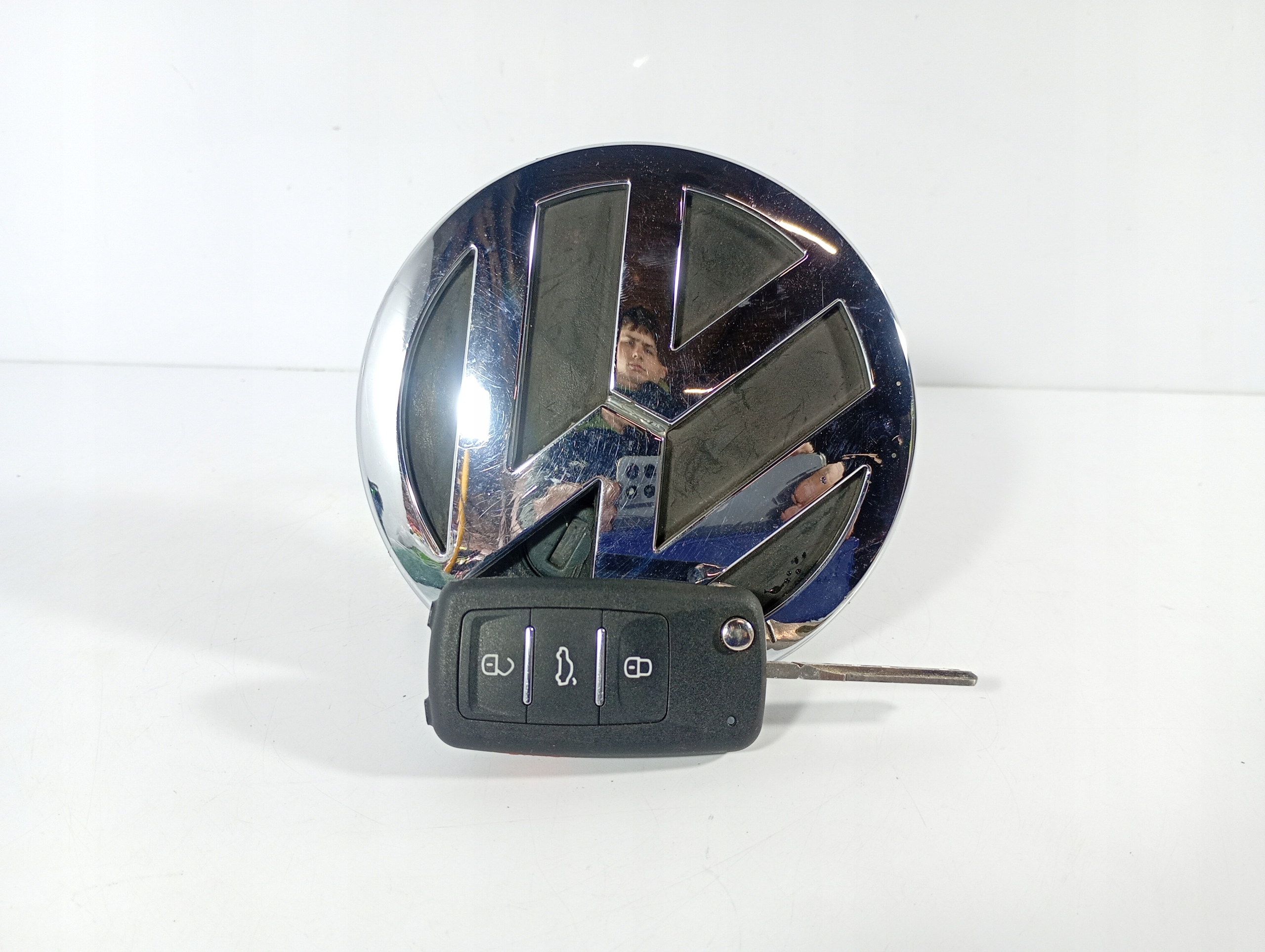 VW Phaeton 02-16 handle bonnet z kluczykiem logo EMBLEMAT OE 3D5827469