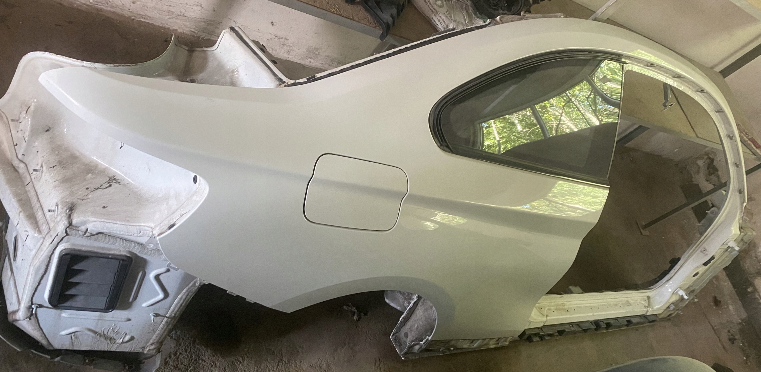 ĆWIARTKA-PRAWA BOK BMW F22