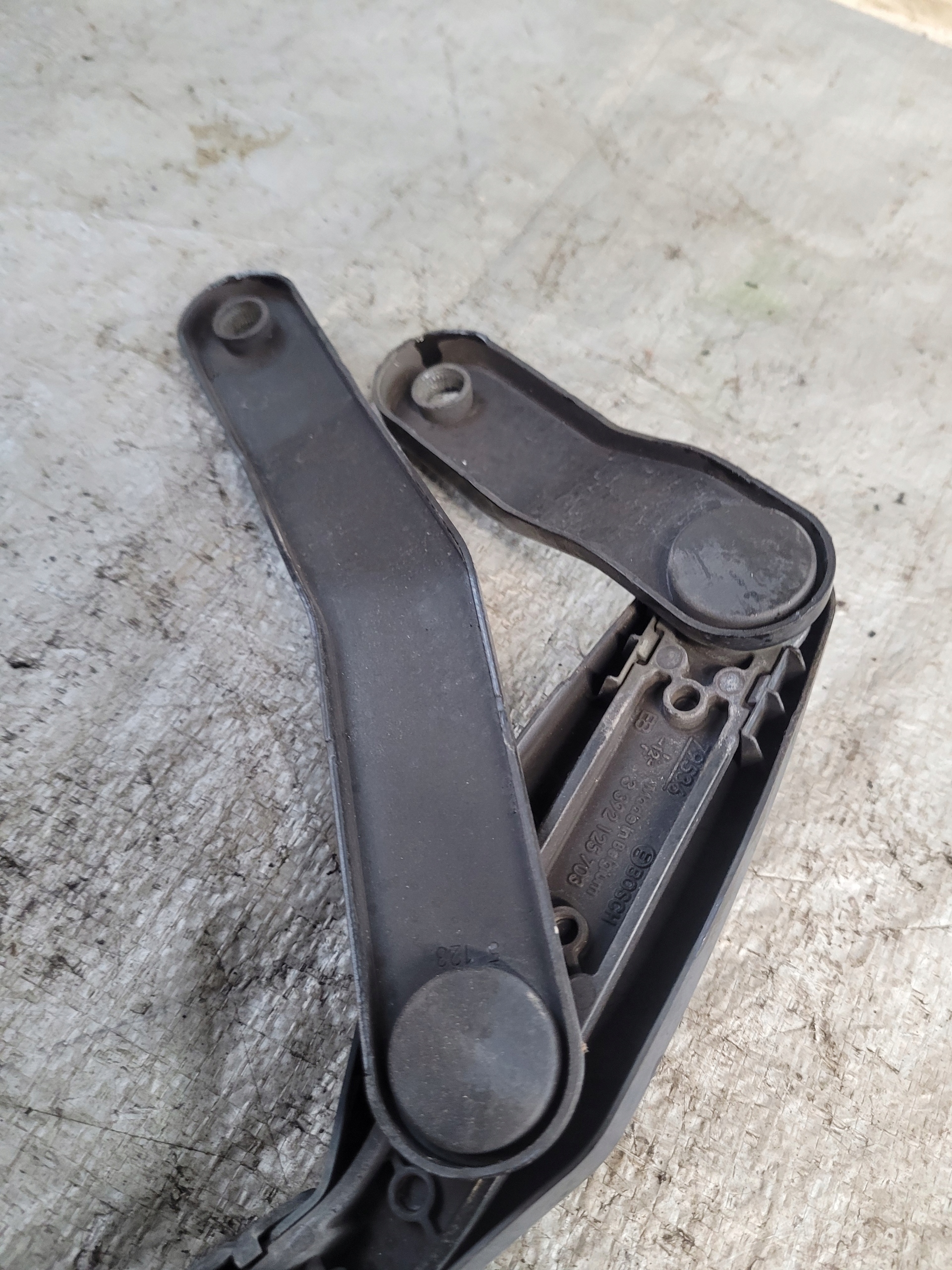 wiper arms front MERCEDES E class W212 13r. EU