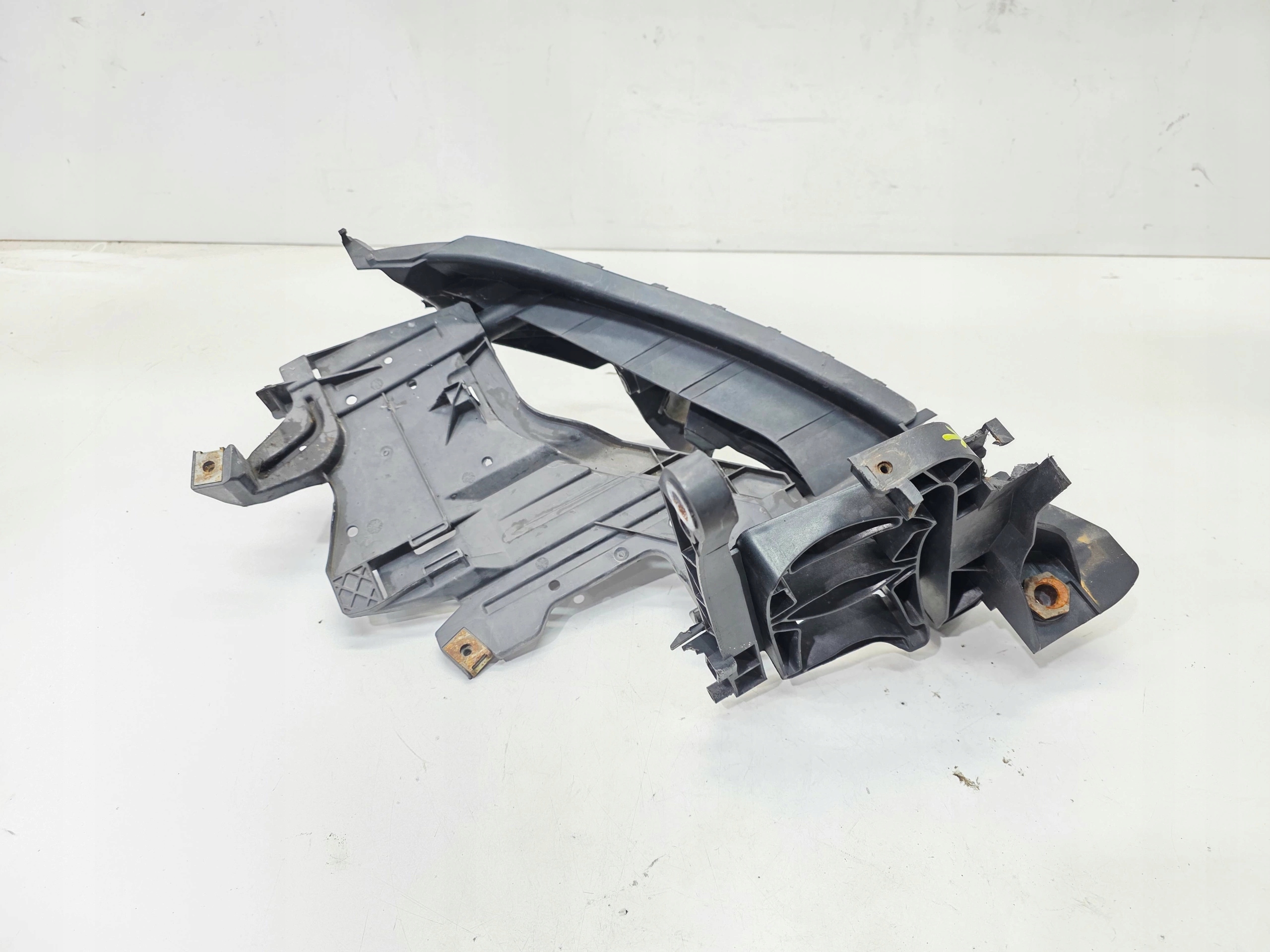 support holder REFLEKTORA left AUDI A4 B8 8K0805607C 2/25