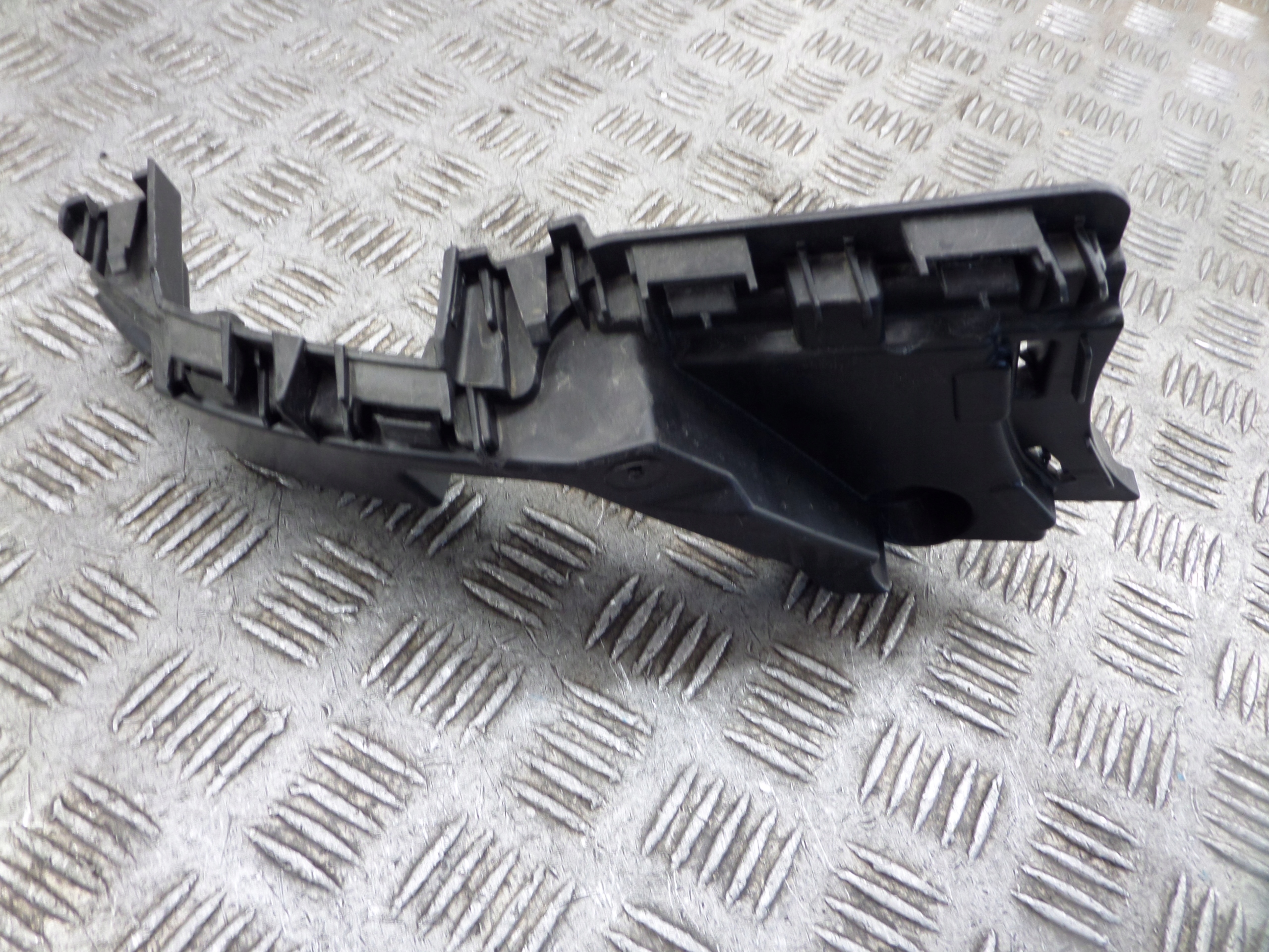 SEAT IBIZA V Support Support plaque Pare choc Gauche Arrière 6F0807377