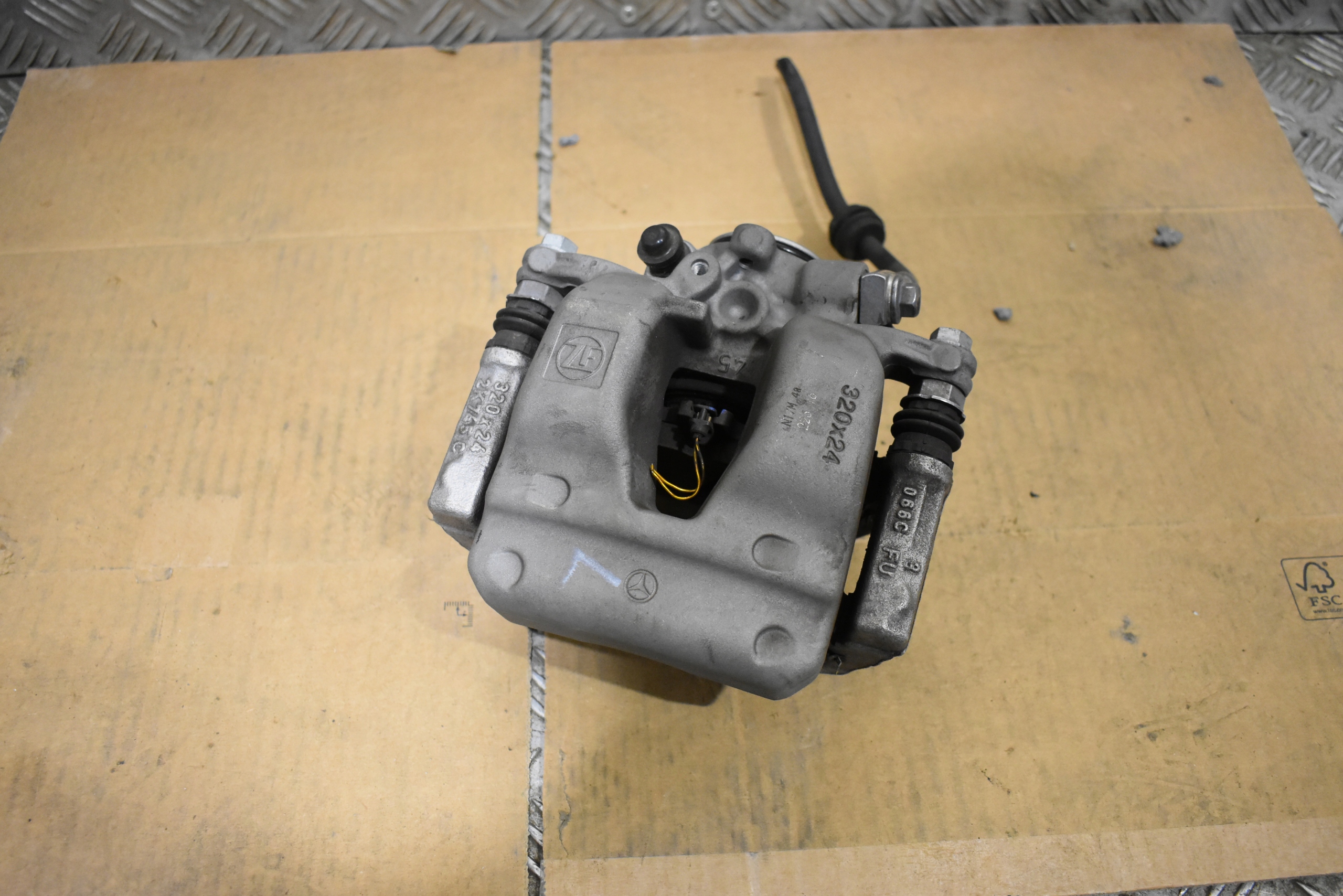 perfect condition caliper brake rear left MERCEDES W223 1