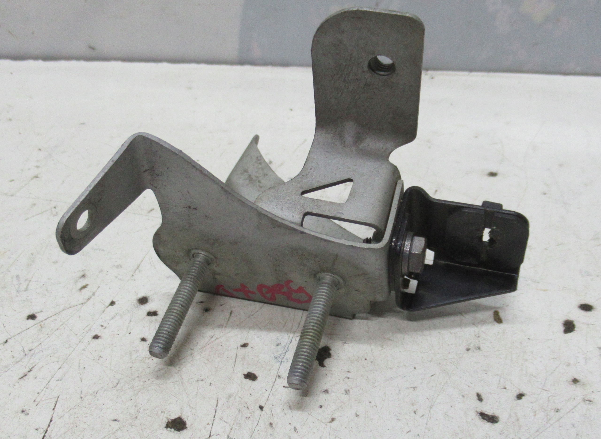 BMW E61 07R bracket tanks oil 6760249