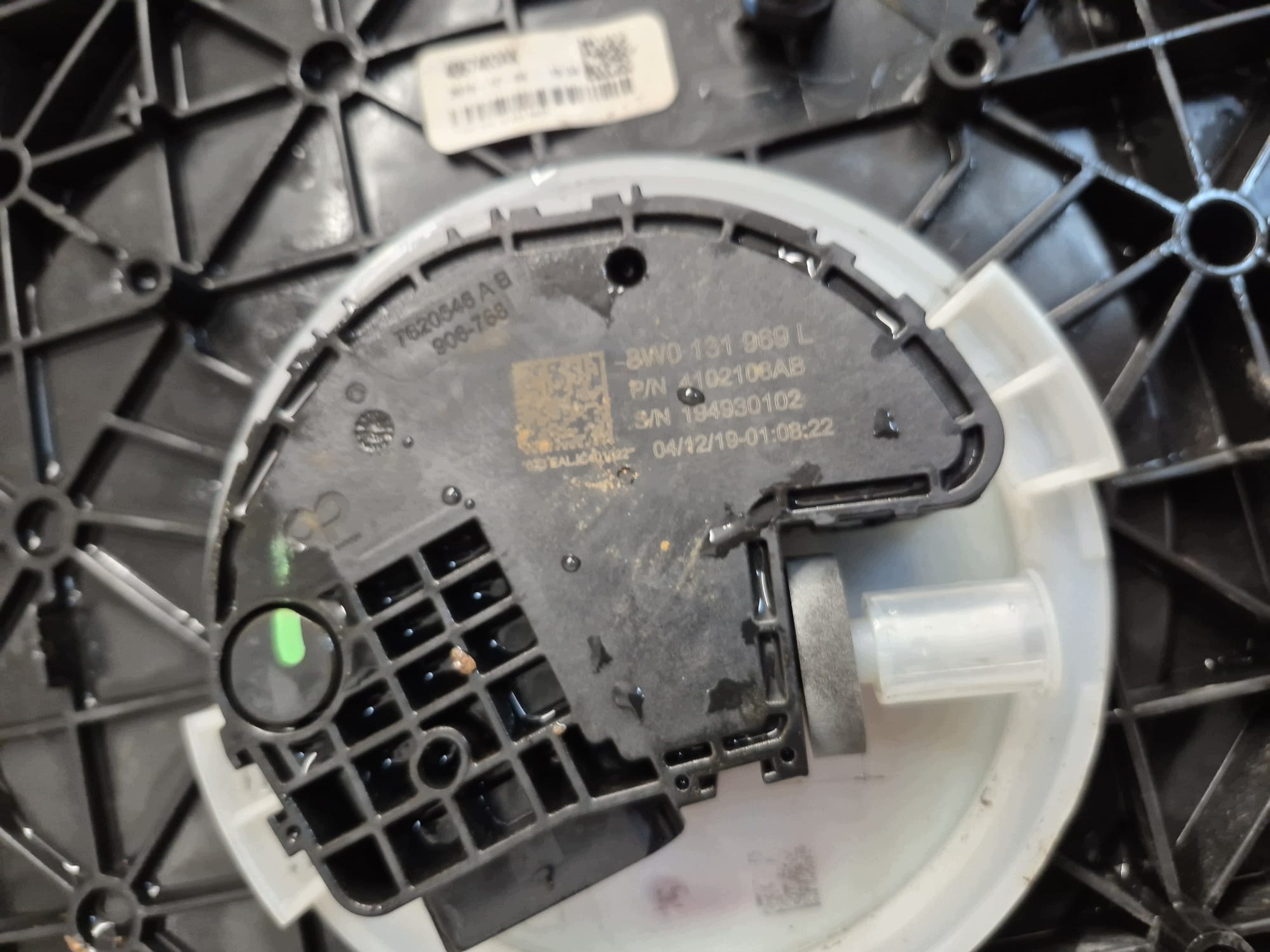 AUDI A4 B9 8W0 15- behälter PLNU ADBLUE 8W0131878BP