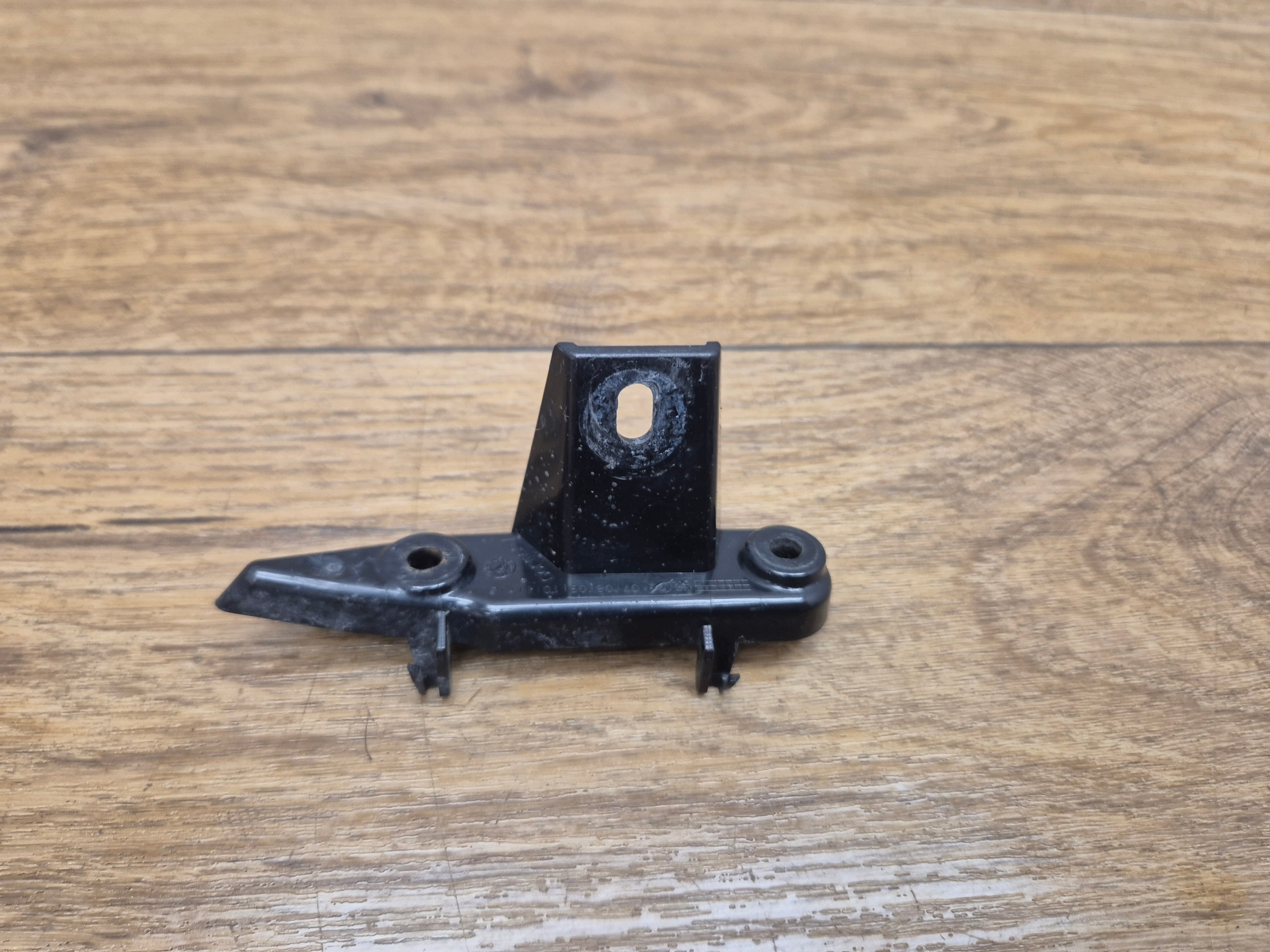 BMW 3 G20 G21 right bumper bracket front console bracket holder 7422252