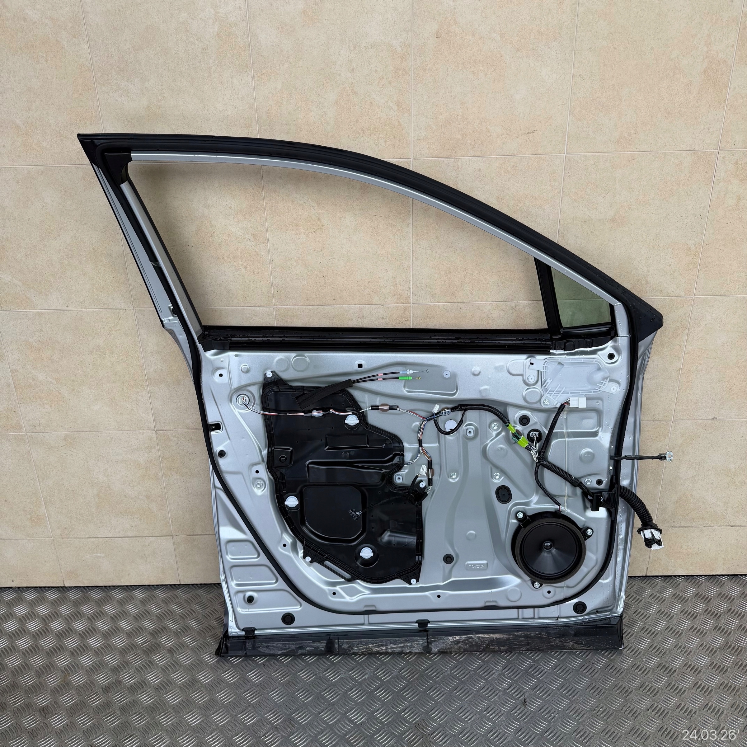 door complete front left TOYOTA COROLLA CROSS 2025 ROK
