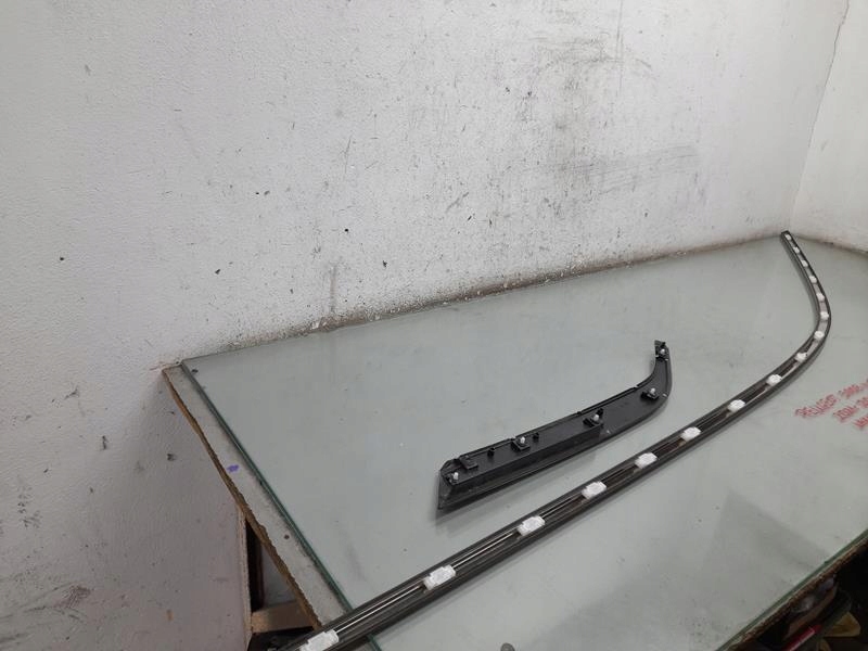 LISTWA KAROSERYJNA PRAWA PEUGEOT 5008 II GT LIFT 9827008877 Numer katalogowy części 9827008877