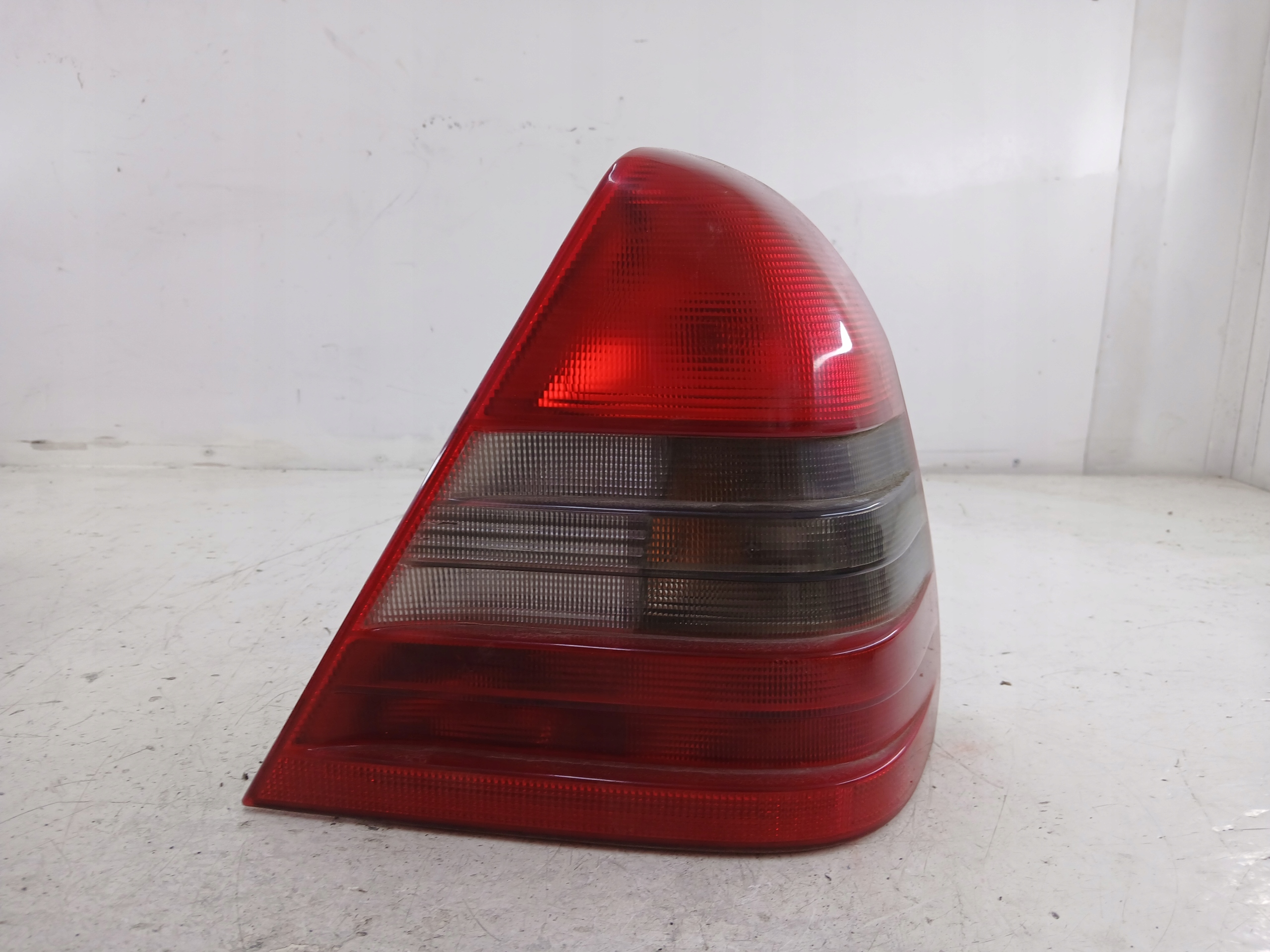 MERCEDES W202 light right rear part sedan 2028201064