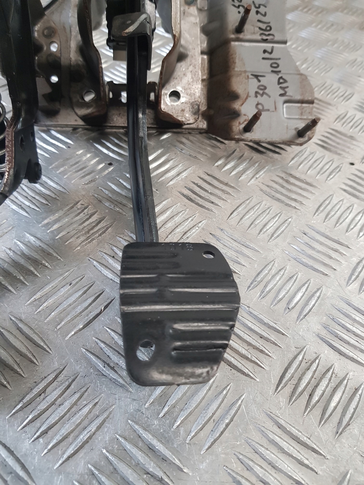 Kupplungspedal Bremse PEUGEOT 301 1.6D 18R