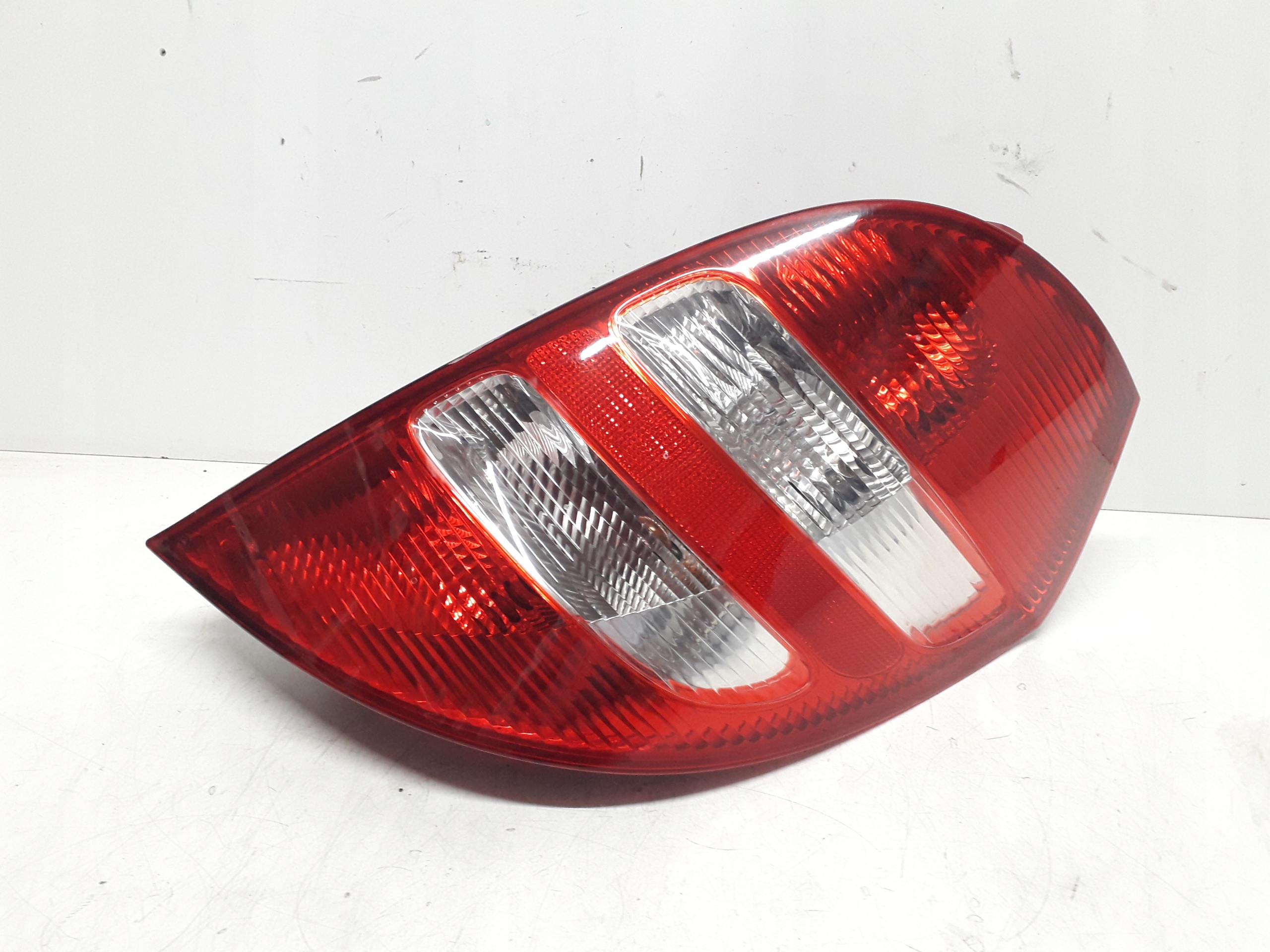 MERCEDES A W169 04-12 LAMPA PRAWA TYŁ