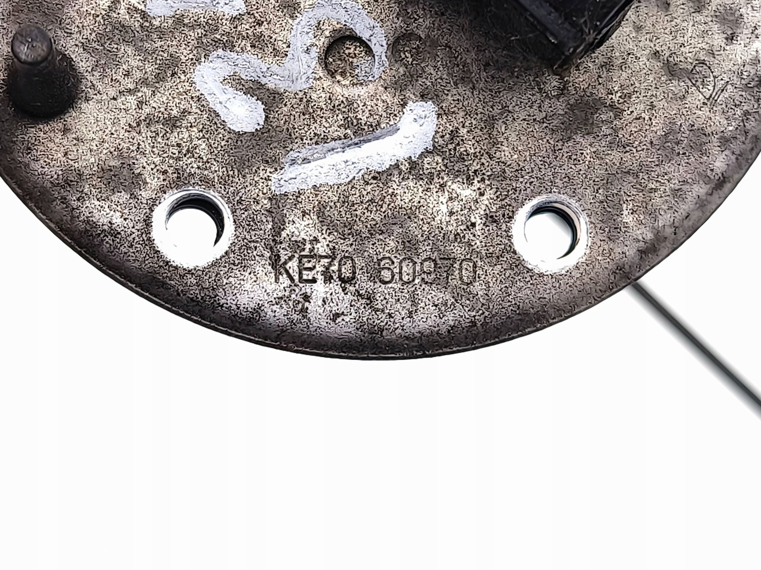 mazda CX5 2.2 d датчик уровня топлива KE7060970