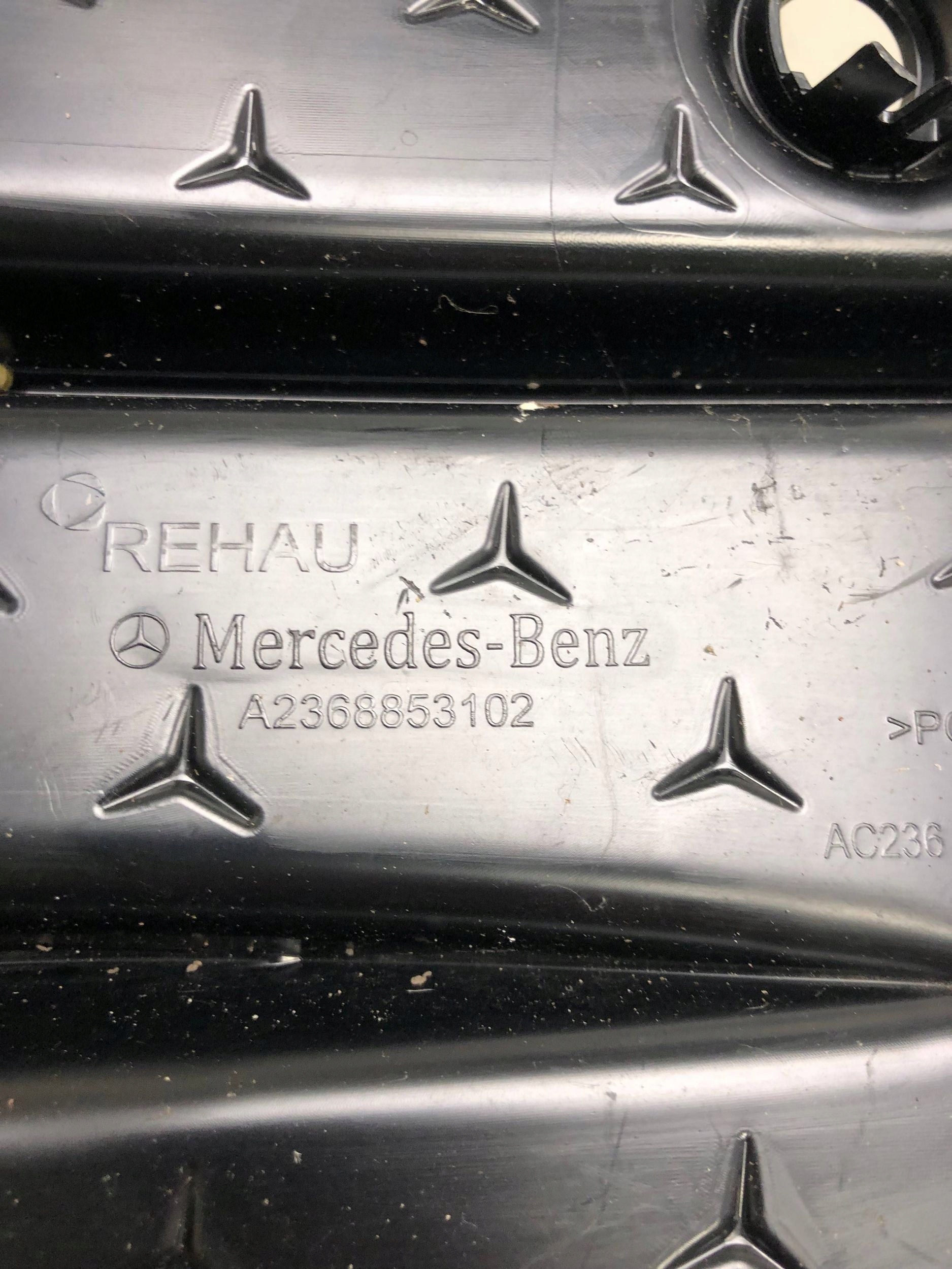grid of a bumper left front MERCEDES W236 C236 AMG A2368853102