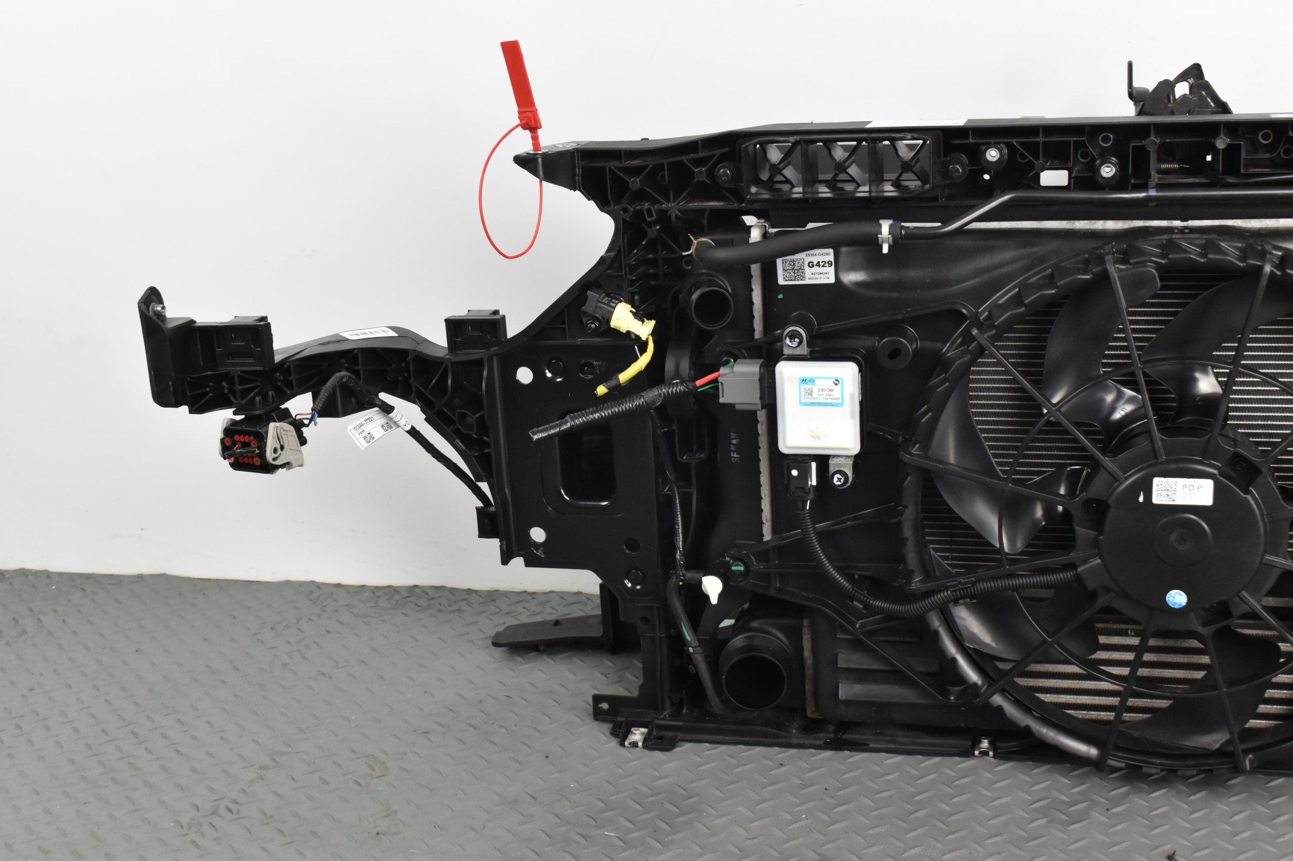 PAS PRZEDNI CHŁODNICE WENTYLATOR BELKA 25380-G4200 KIA CEED III I30 III 21- Numer katalogowy oryginału 25385-F3000