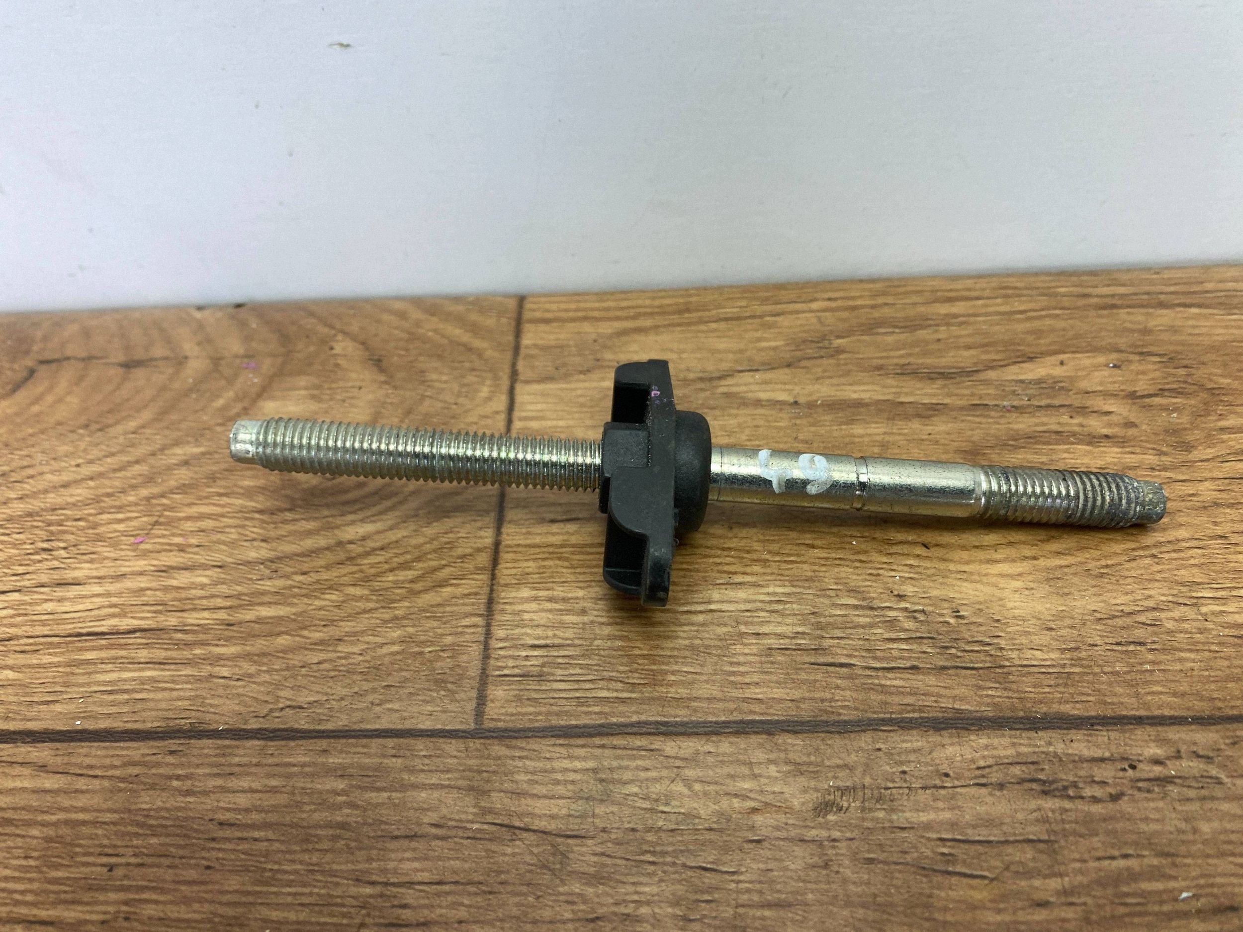 Vis Roues de la roue de secours Ford Escape IV 2020+