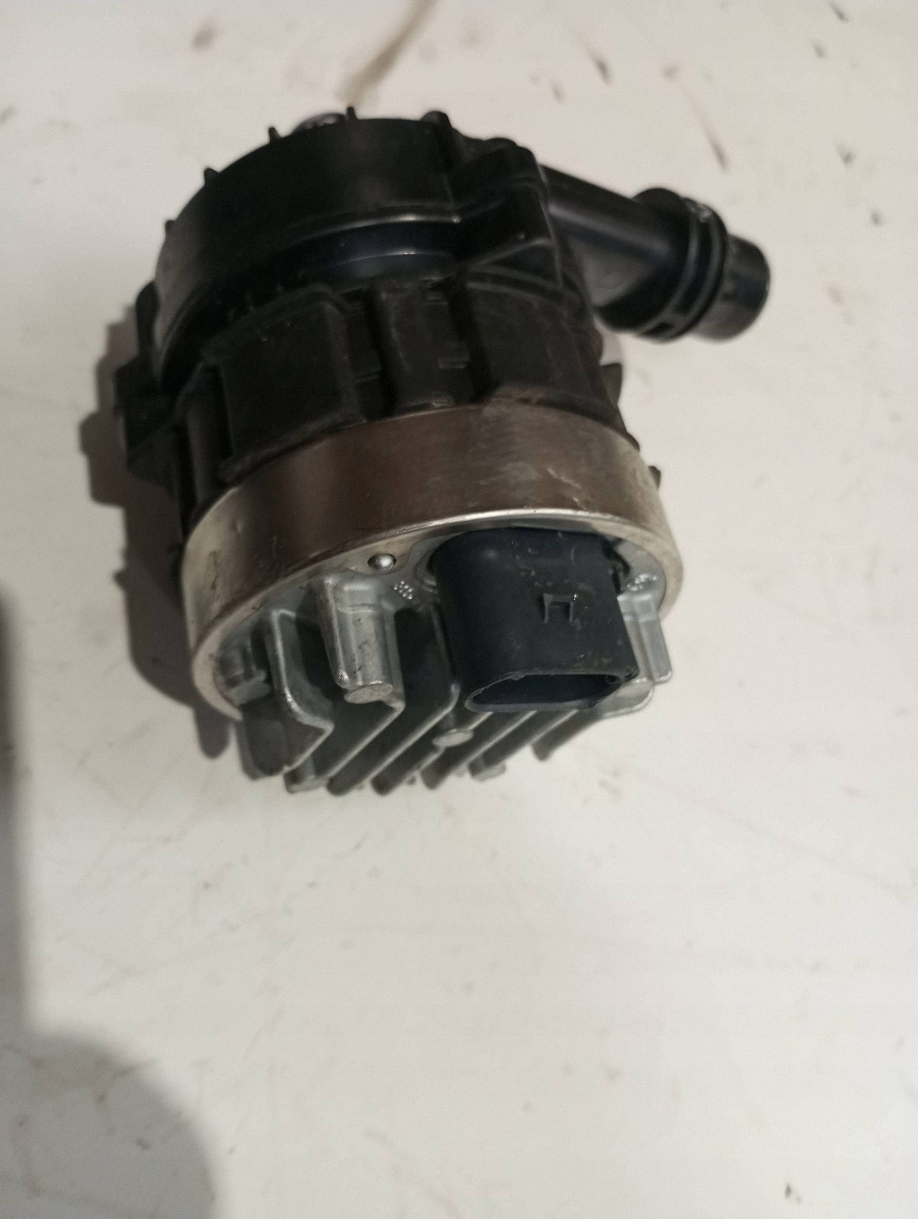 water pump MERCEDES A0005000801