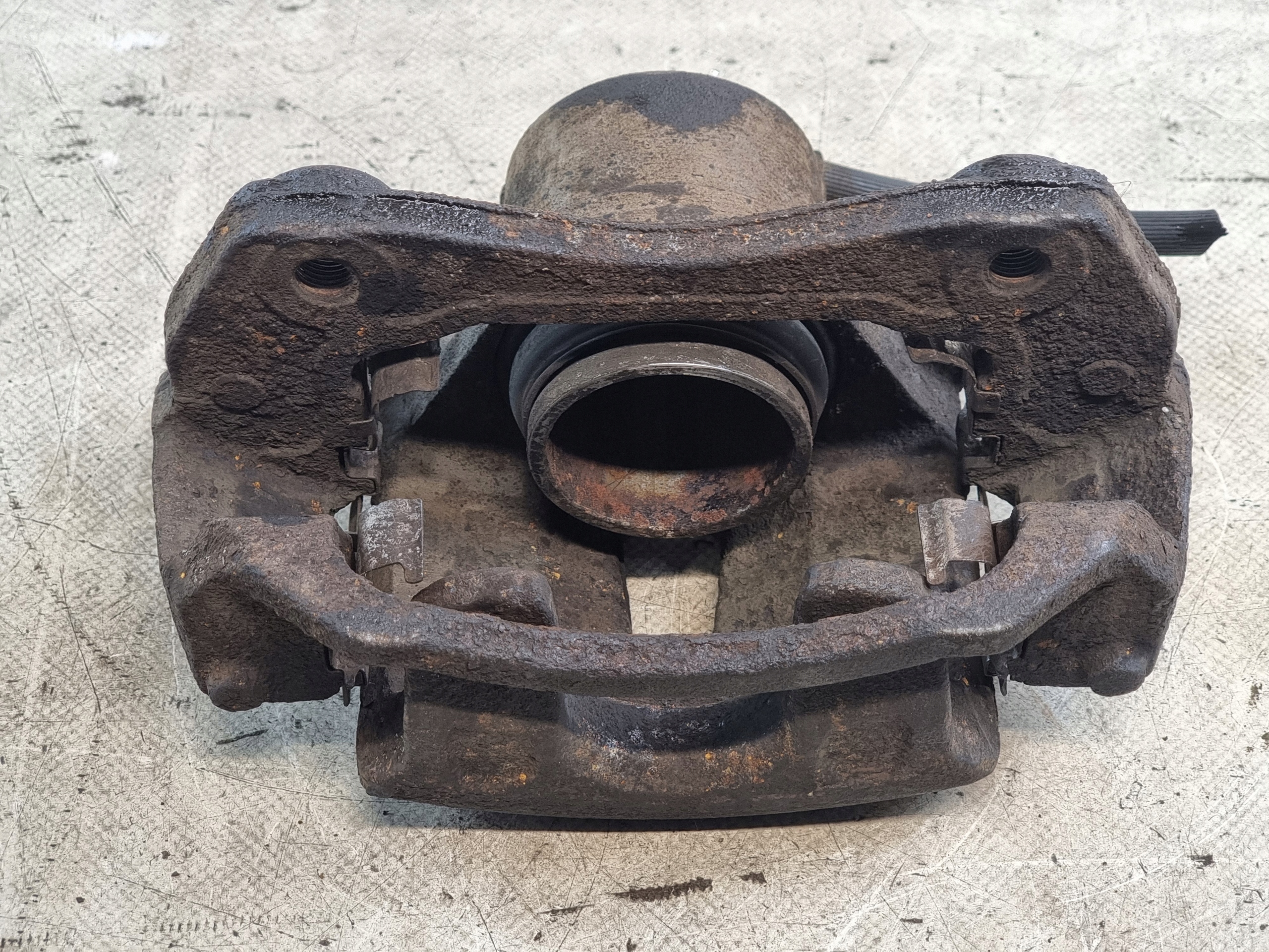 caliper brake left front HYUNDAI I30 and 1.4B 80kW 10r