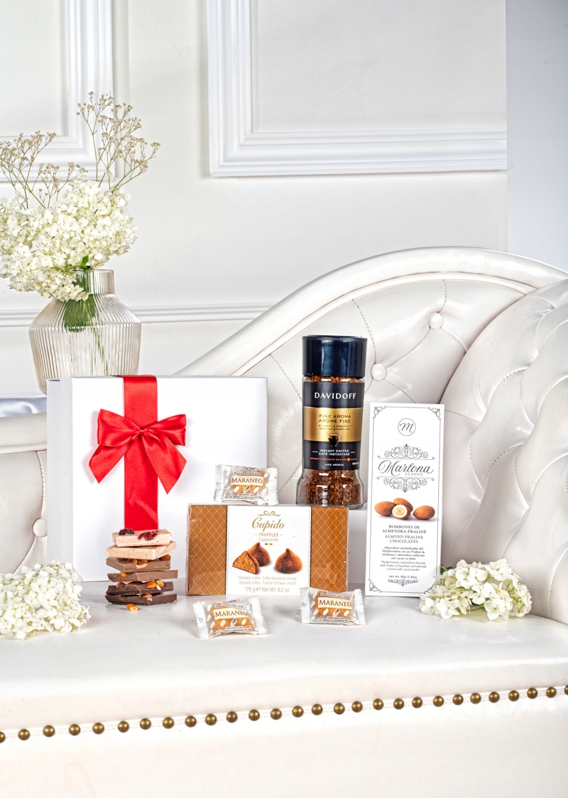 Levně Dárková sada s kávou a sladkostmi M10