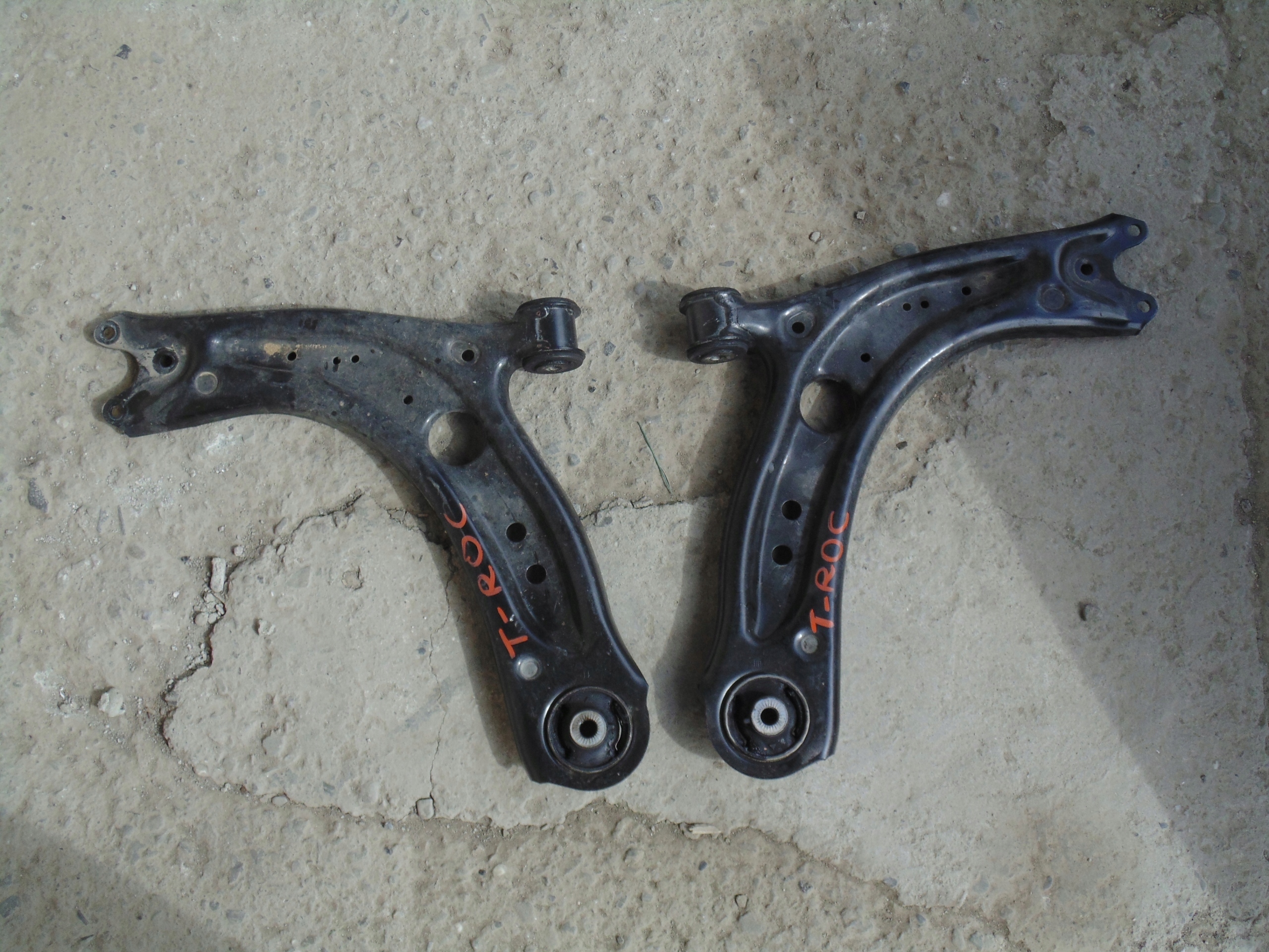 ARM RIGHT LEFT VW T-ROC 2GA 18R.