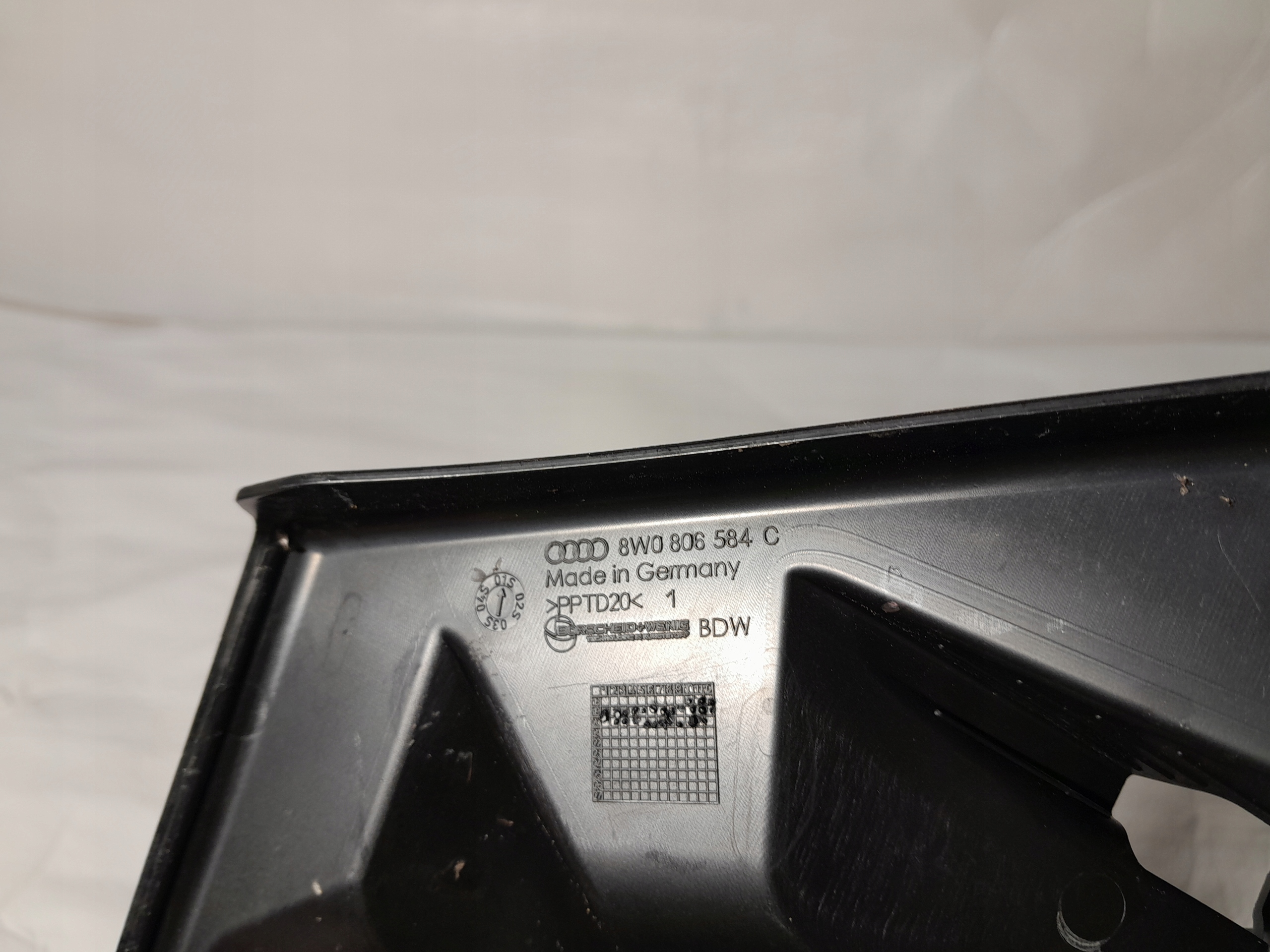 AUDI A4 B9 cover KIELICHA right 8W0806584C