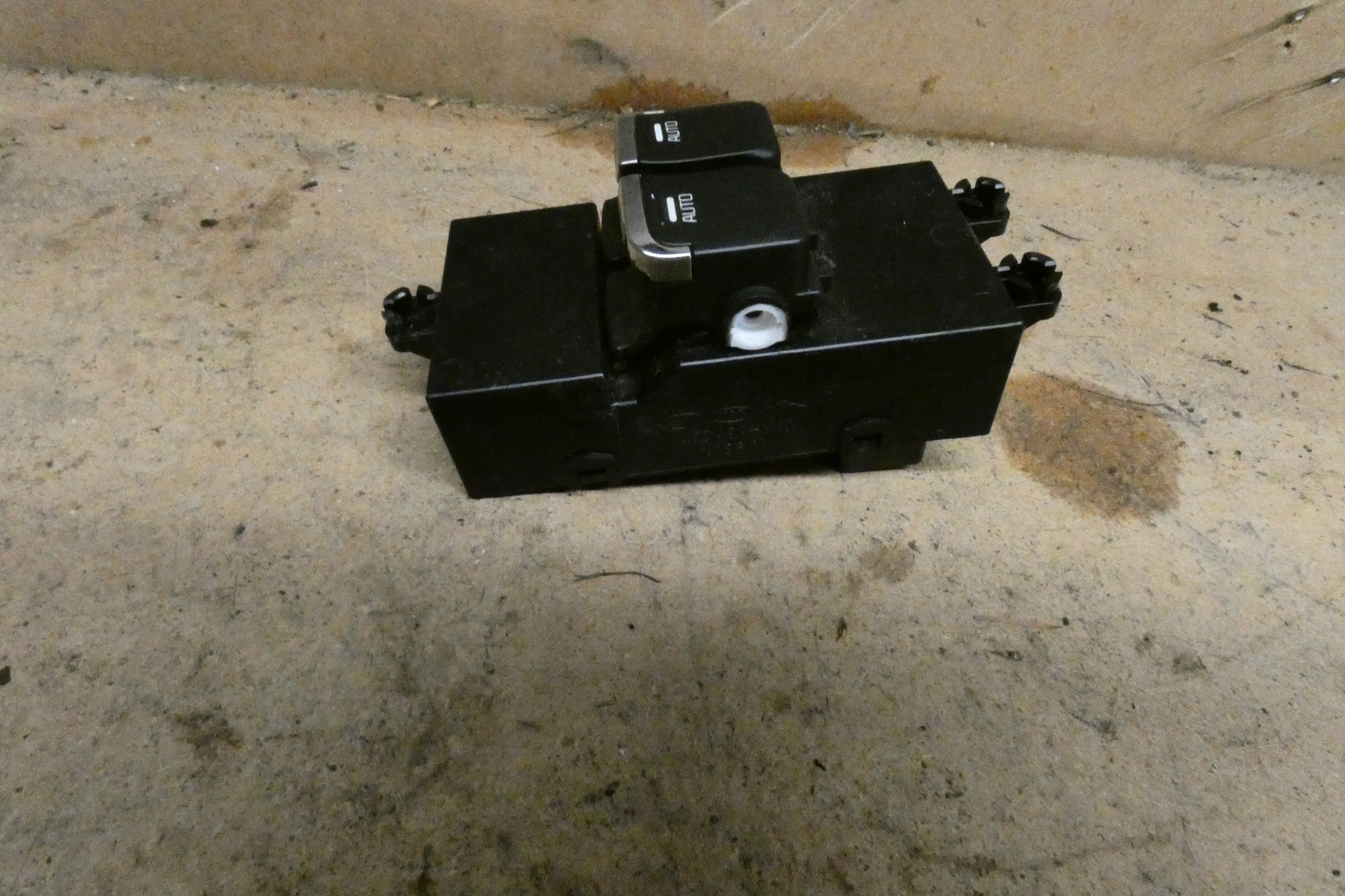 control unit of the window KIA CEED II 2012-2017 R