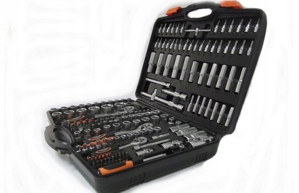 CRAMP Zestaw kluczy nasadowych 171 elementów Marka inna