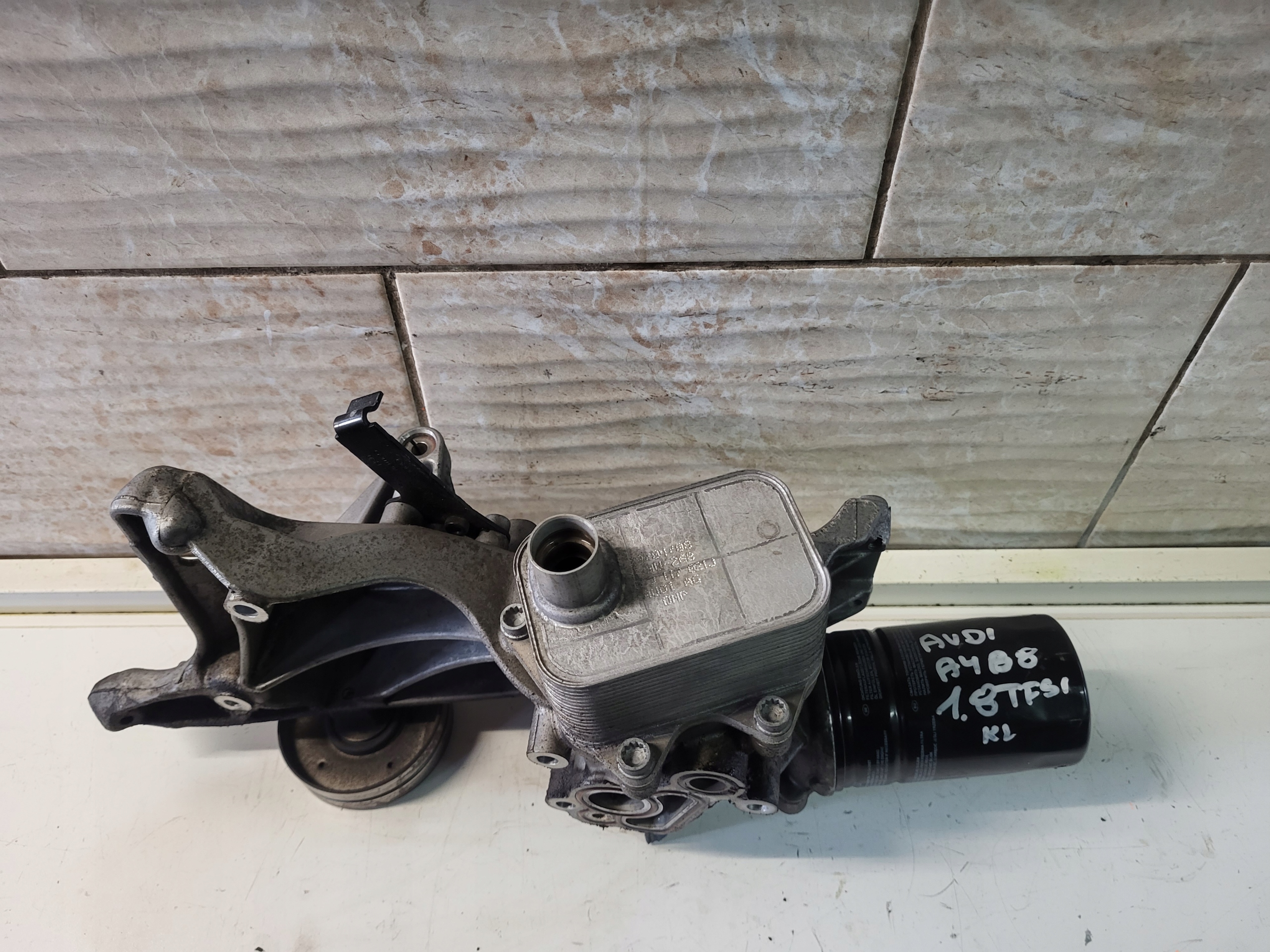 Ölfiltergehäuse AUDI A4 B8 1.8 TFSI 06J117021J