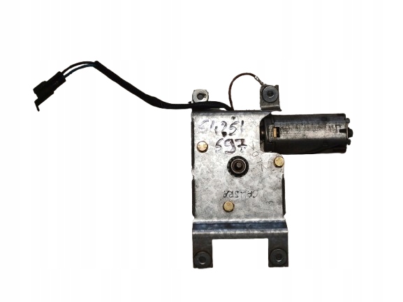 OPEL CALIBRA - SILNICZEK WYCIERACZEK TYŁ 90355863