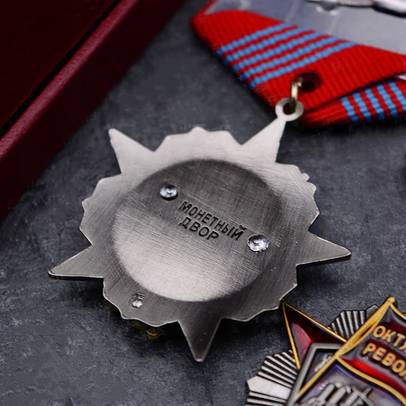 Związek Radziecki CCCP Lenin czerwona flaga Medal Data brak informacji