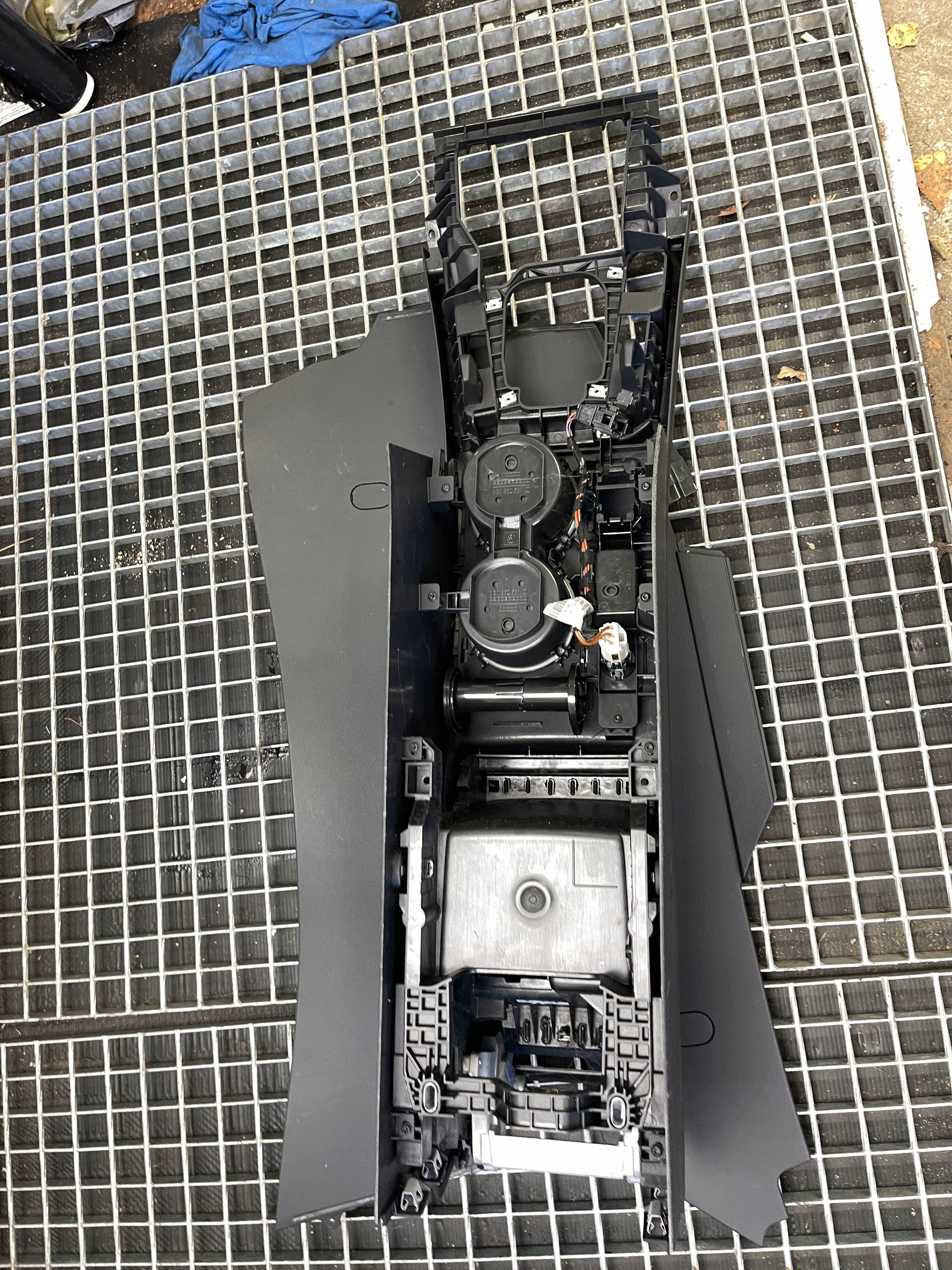 VW PASSAT B8 TUNEL central armrest EUROPA