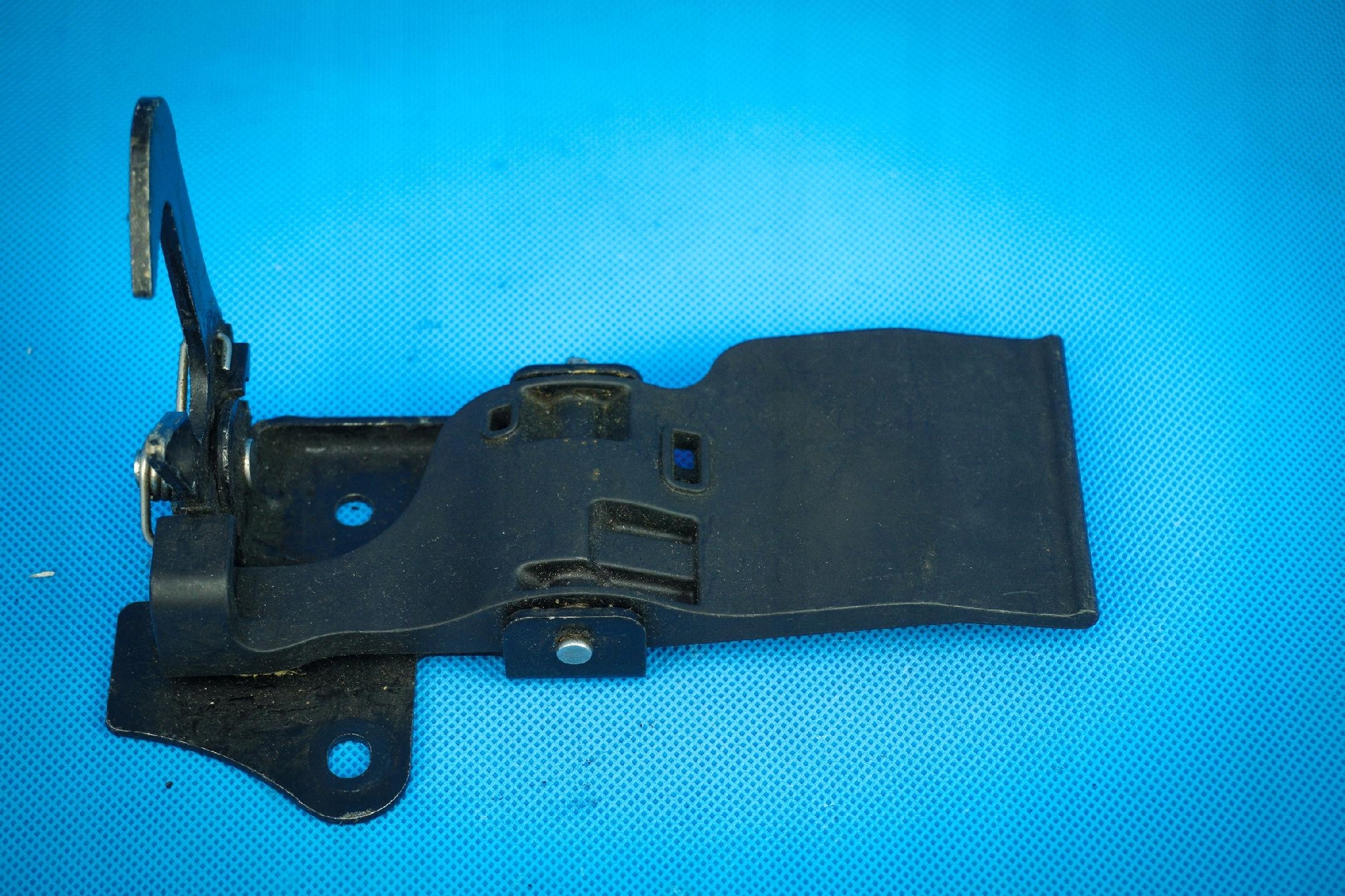 Rygiel bonnet latch lock Audi A8 S8 4H 4H0823485C