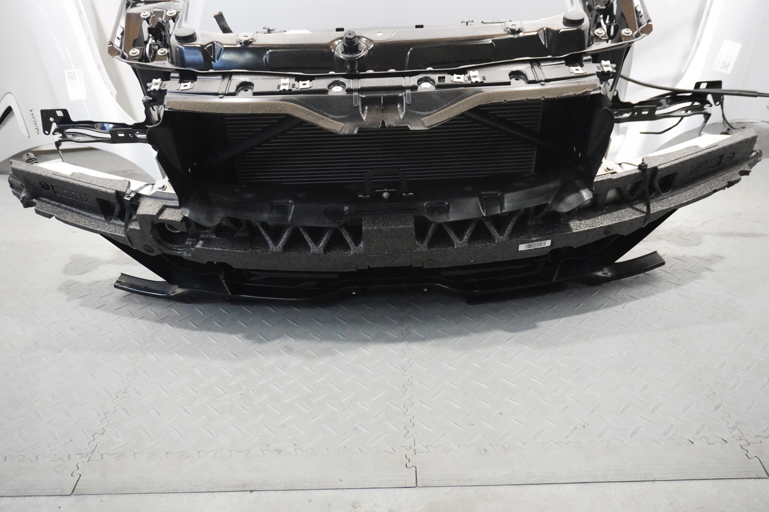 MASKA PAS LAMPY ZDERZAK BMW F32 F33 F36 A83 Kolor inny