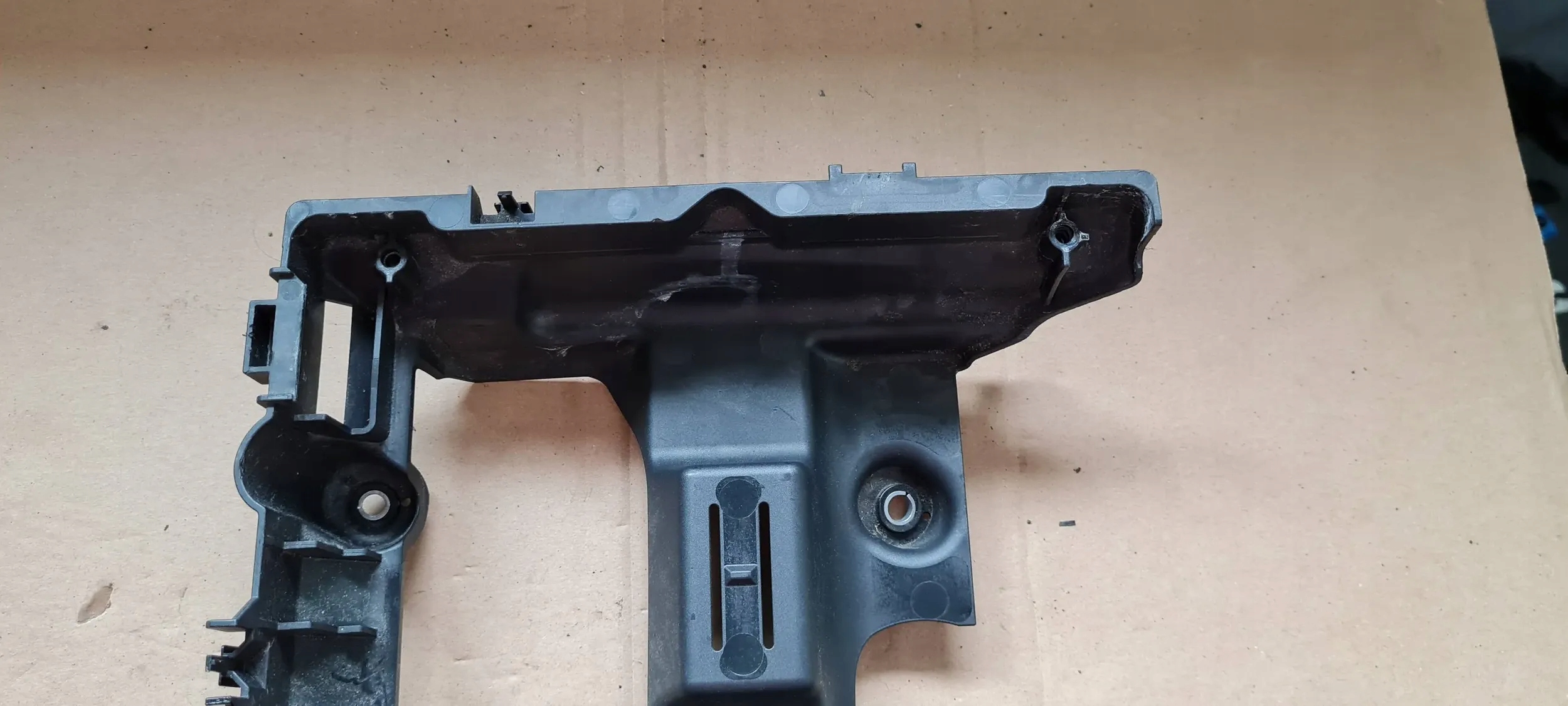 Q7 4M II bracket holder STEROWNIKA 4M0907650B