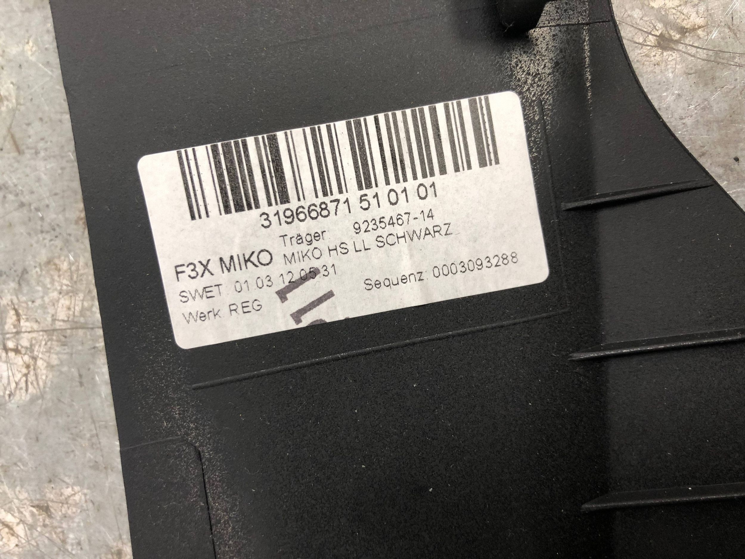 TUNEL mitte BMW F30 9235467
