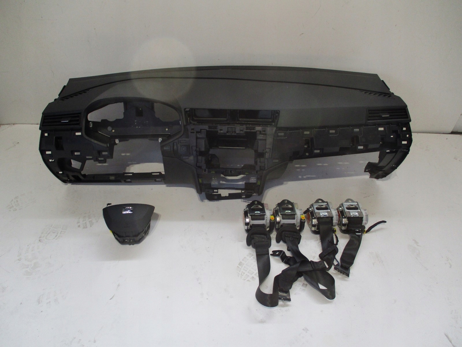 Armaturenbrett SEAT ARONA 6F0