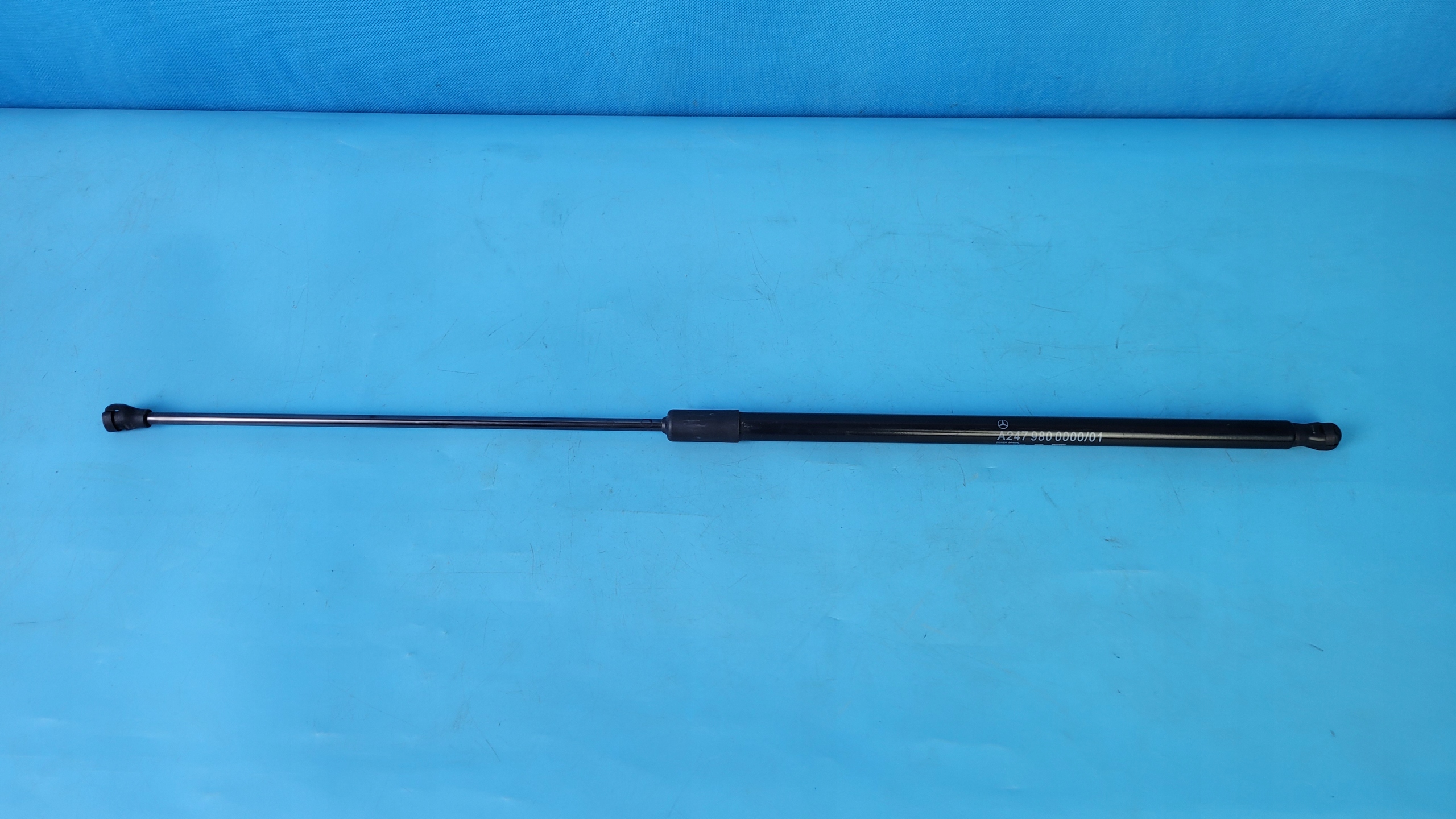 H247 GLA капот привод A2479800000