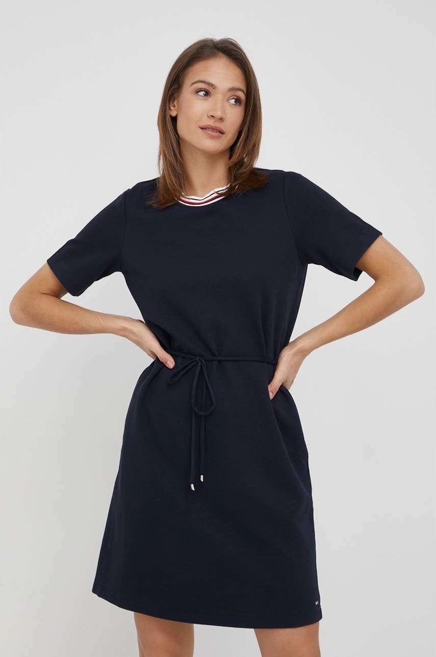 Šaty Tommy Hilfiger Texturované Pouzdrové Šaty Ke Kolenům WW0WW34207 R 44 L