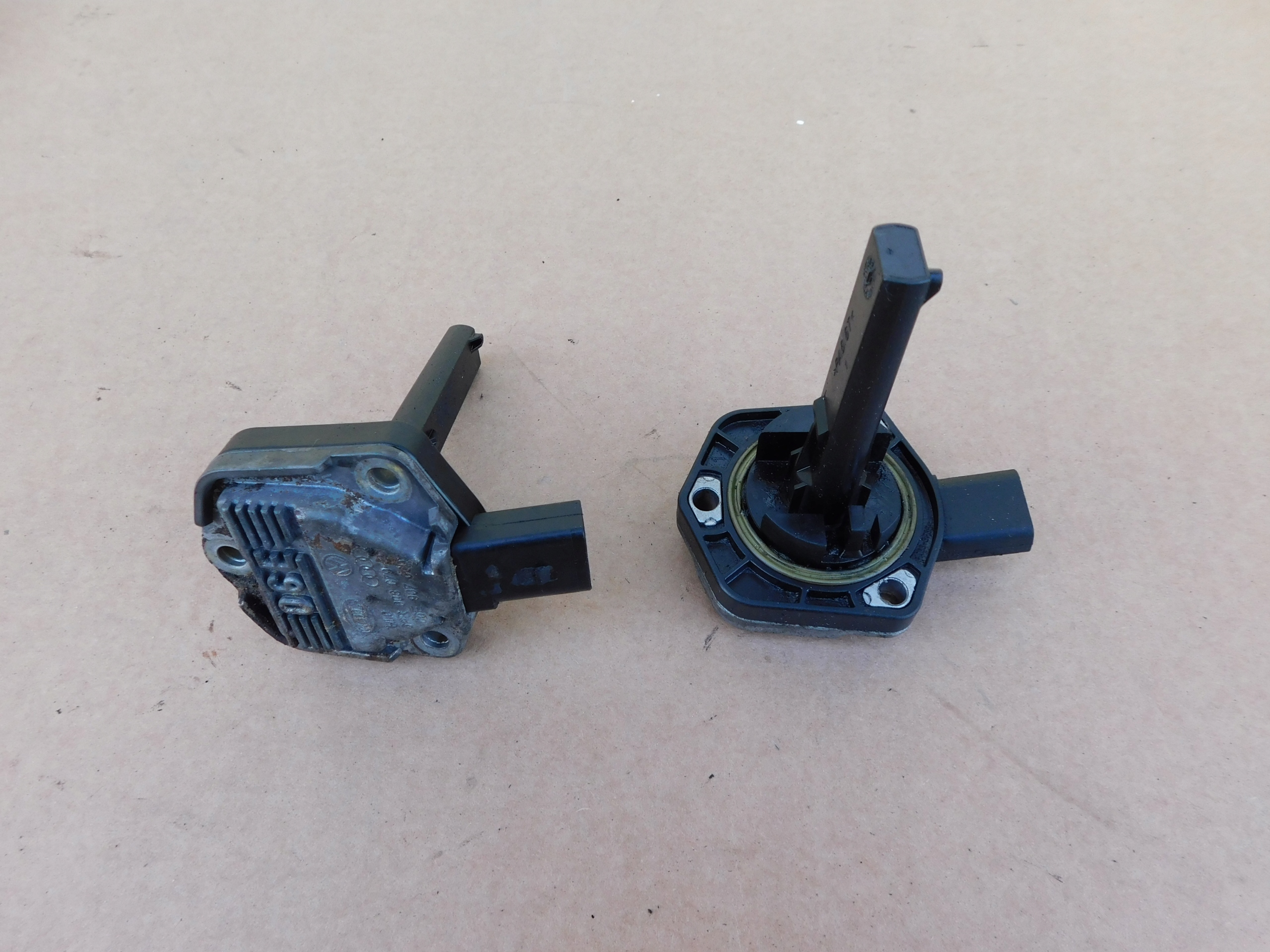 VW Crafter 2.5 tdi sensore Livello olio OEM Originale 6PR008079 HELLA