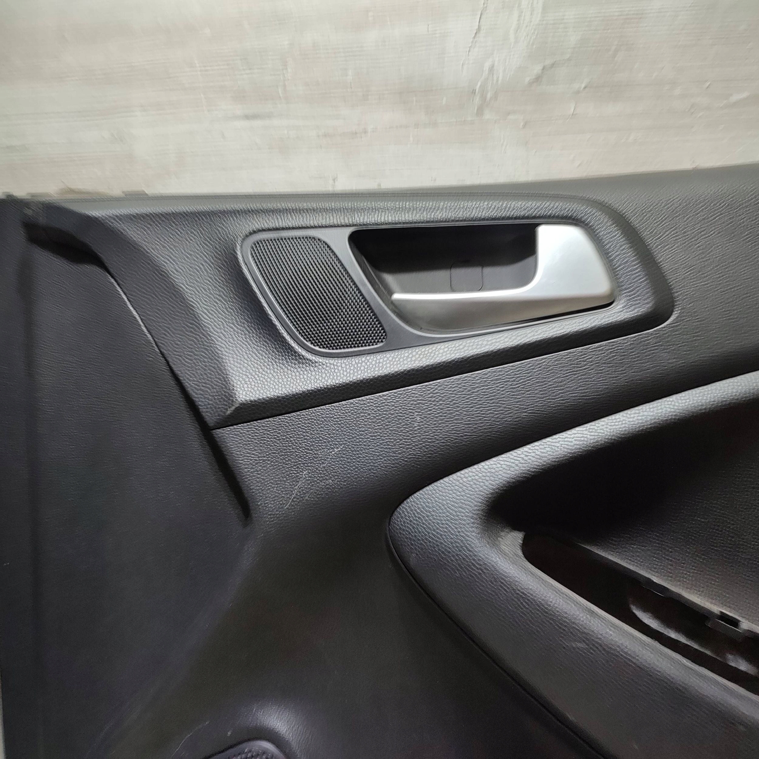 side door przednich front side right Hyundai i20 82320C8010