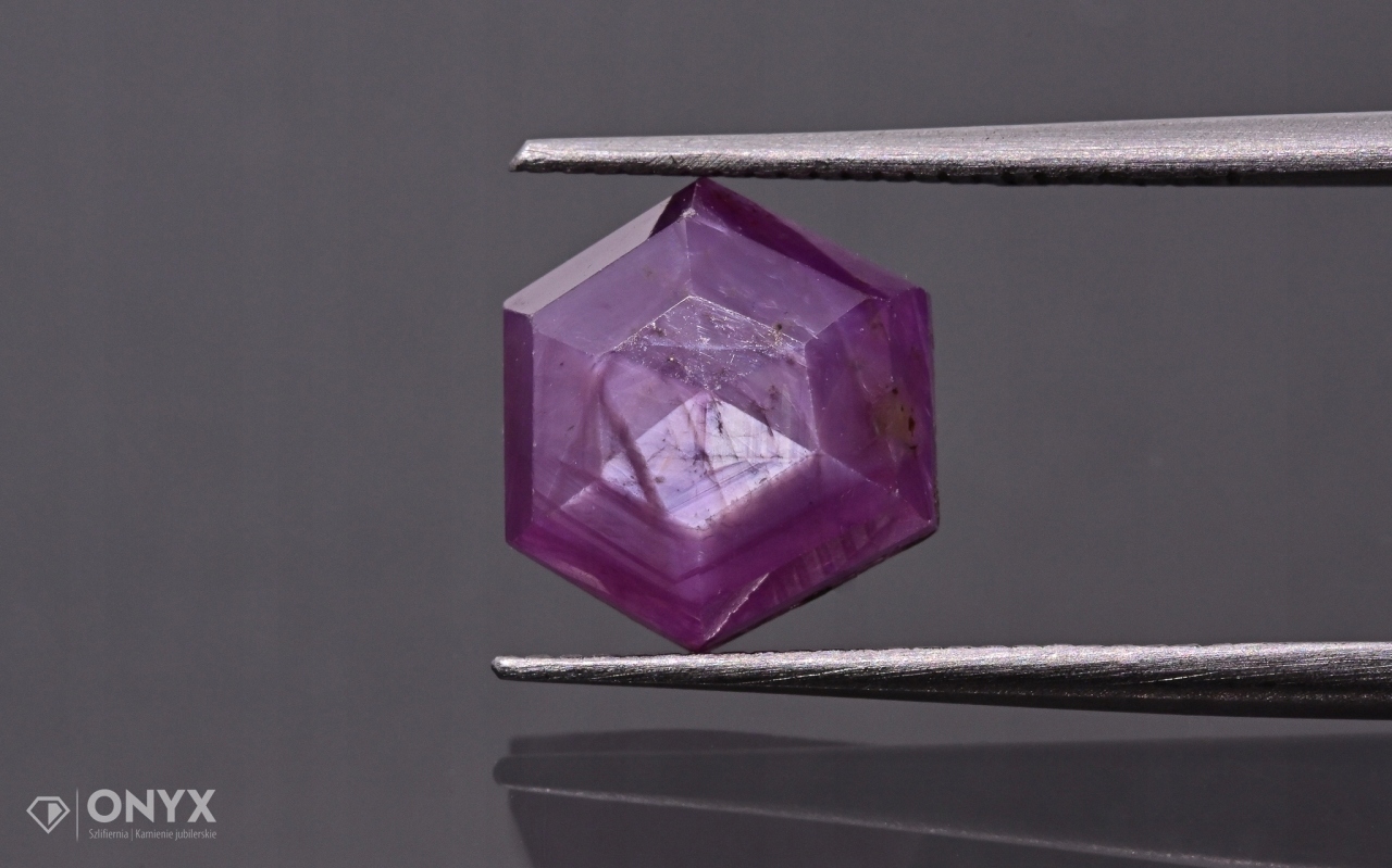 Rubín fazetovaná rozeta hexagon 9x9 mm