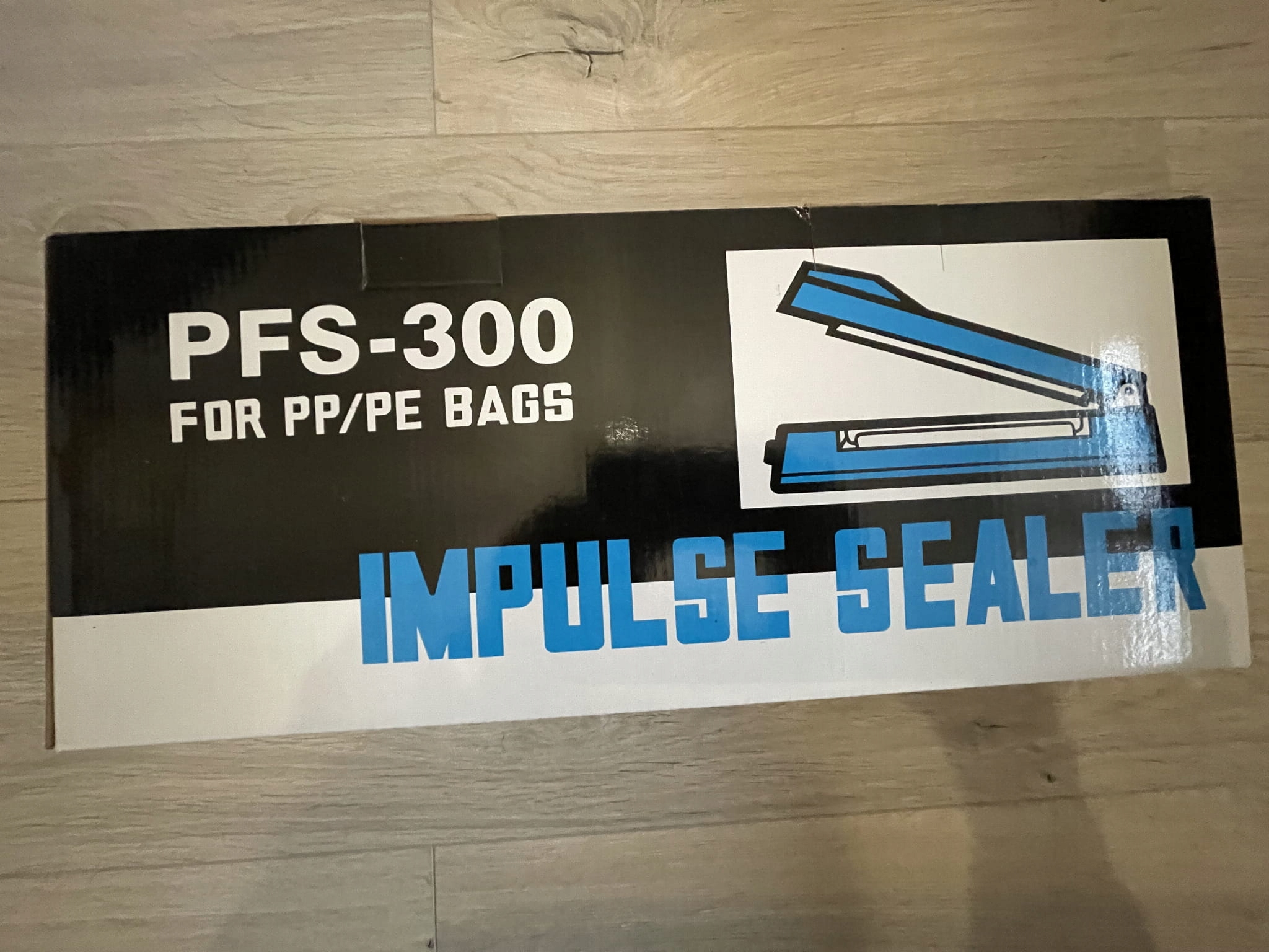 Zgrzewarka ręczna 300 Napięcie zasilania 230 V